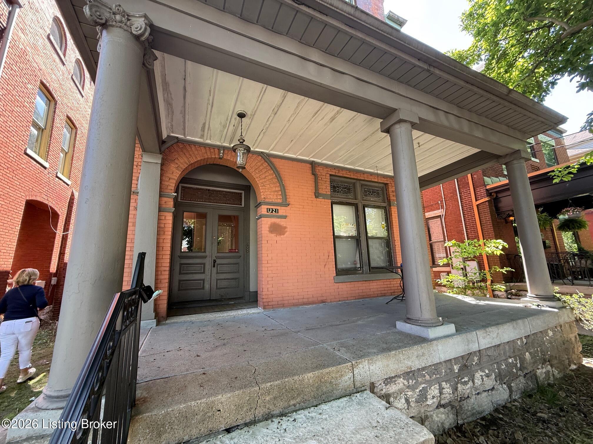 1321 S 1st St Property Photo 3
