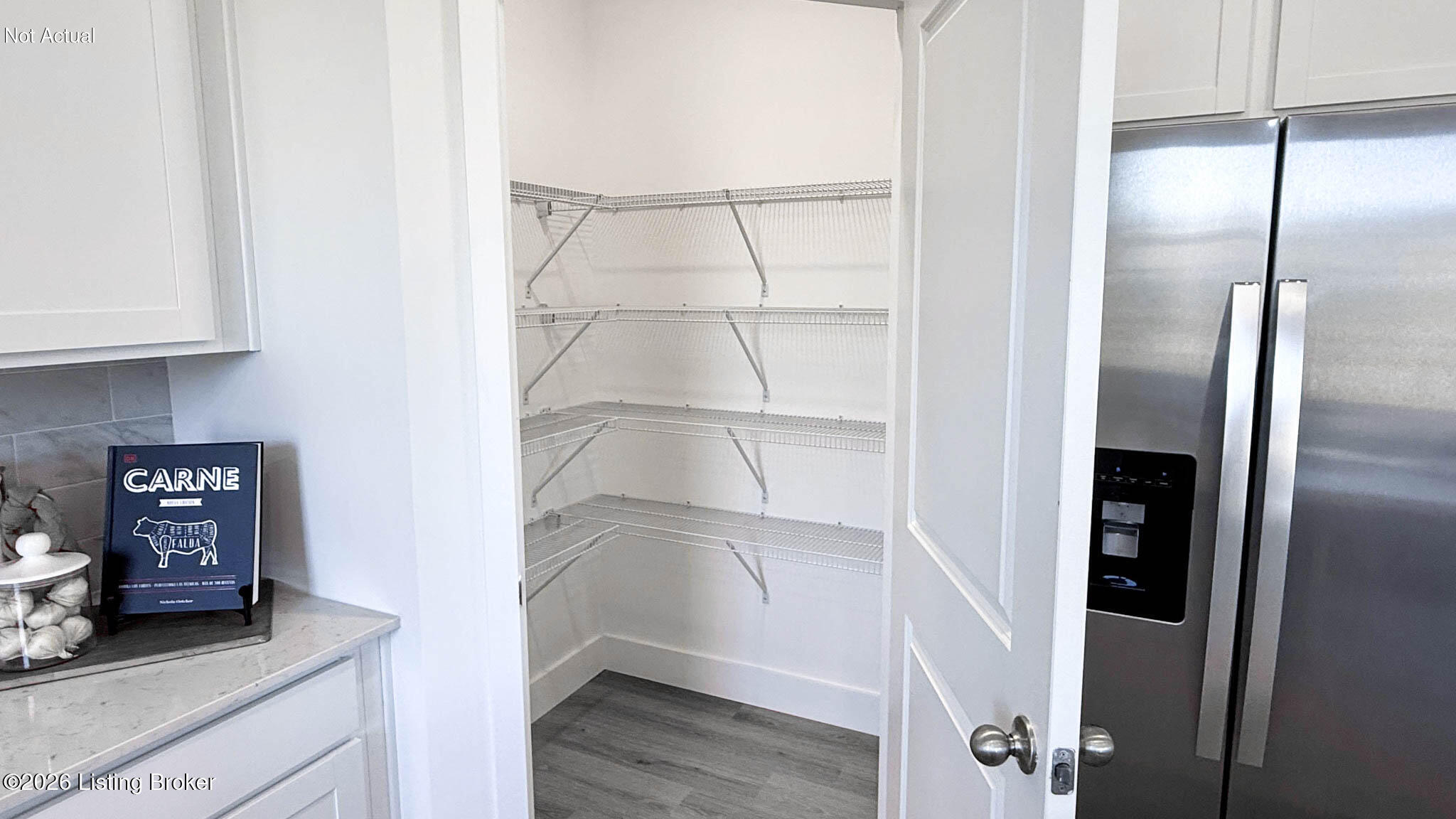 8122 Cedar Pointe Dr Property Photo 4