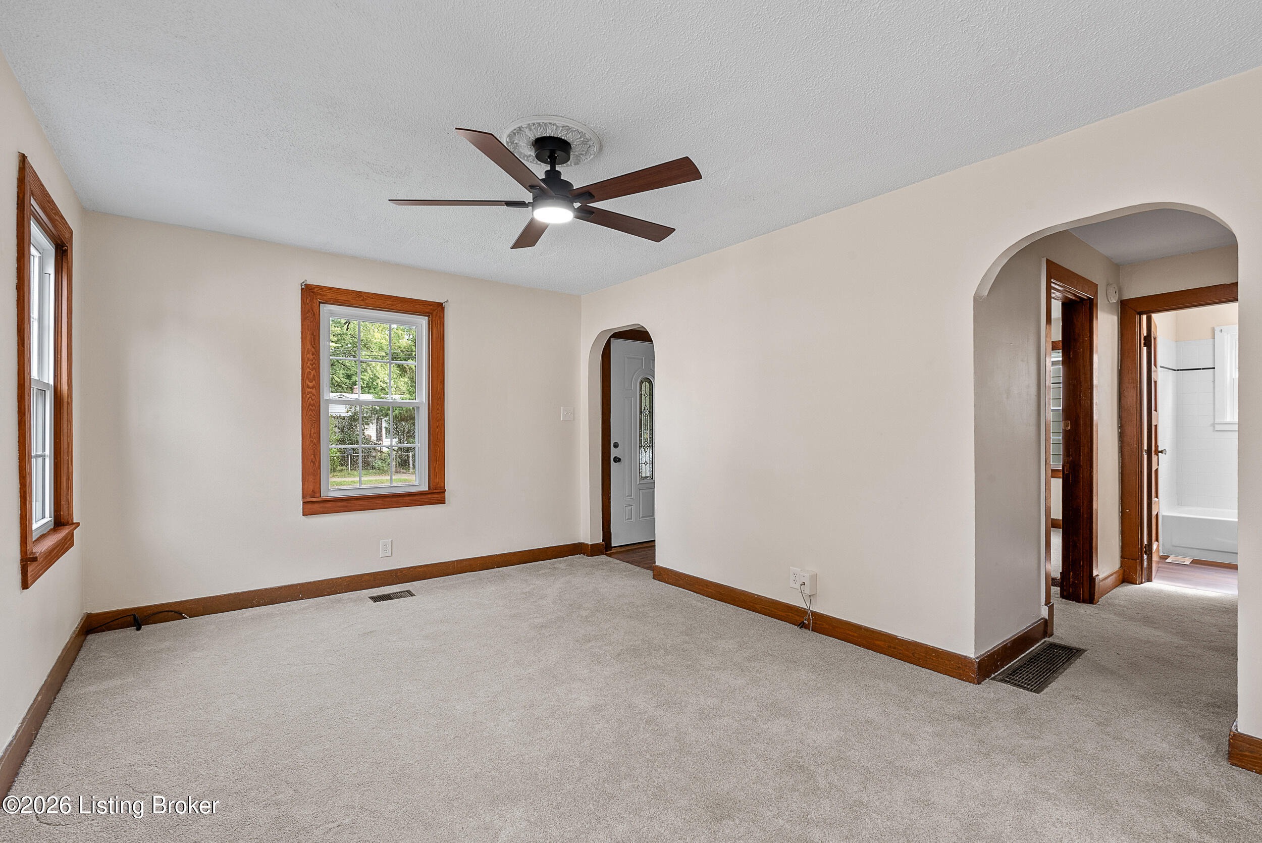 834 Beecher St Property Photo 4