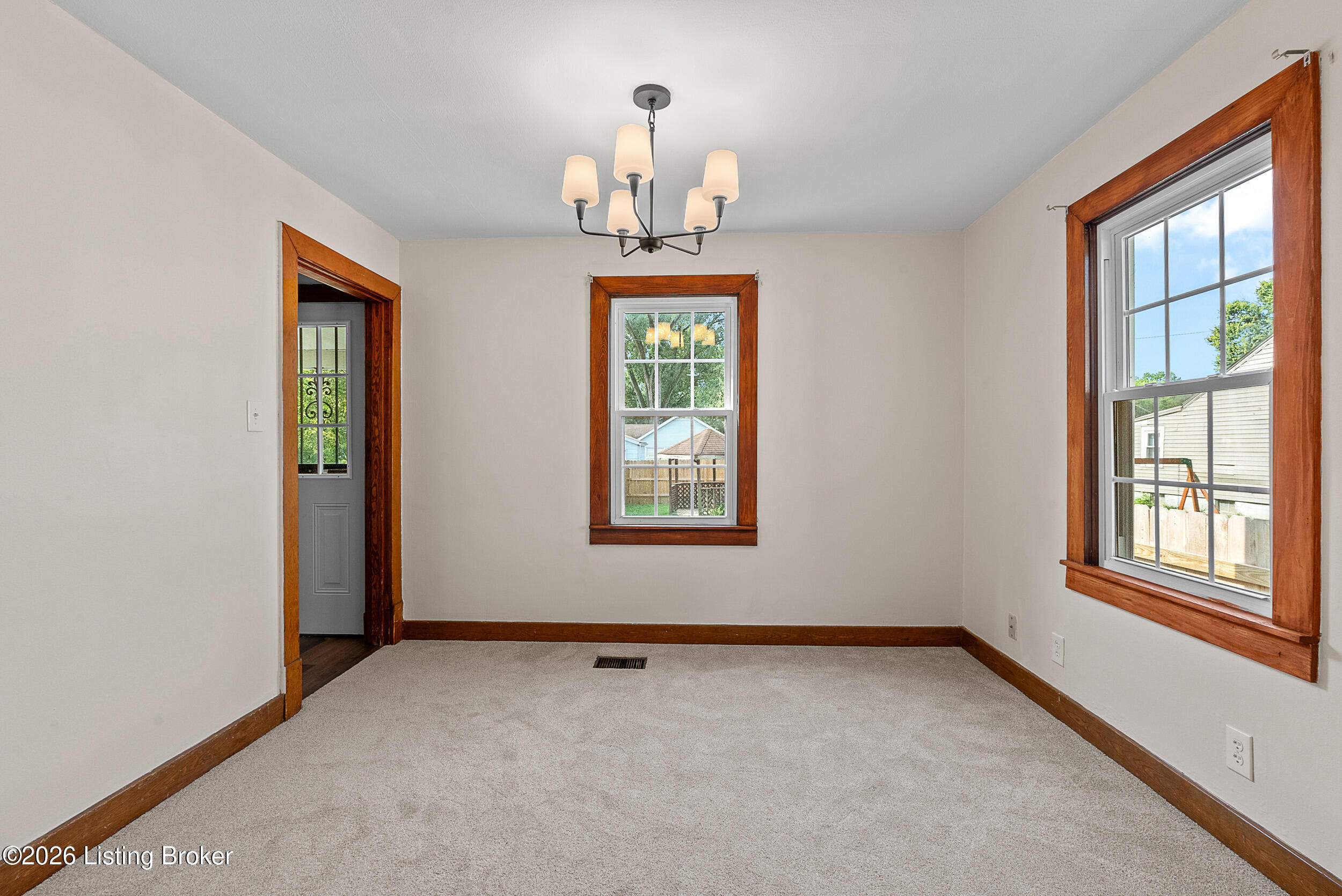 834 Beecher St Property Photo 5