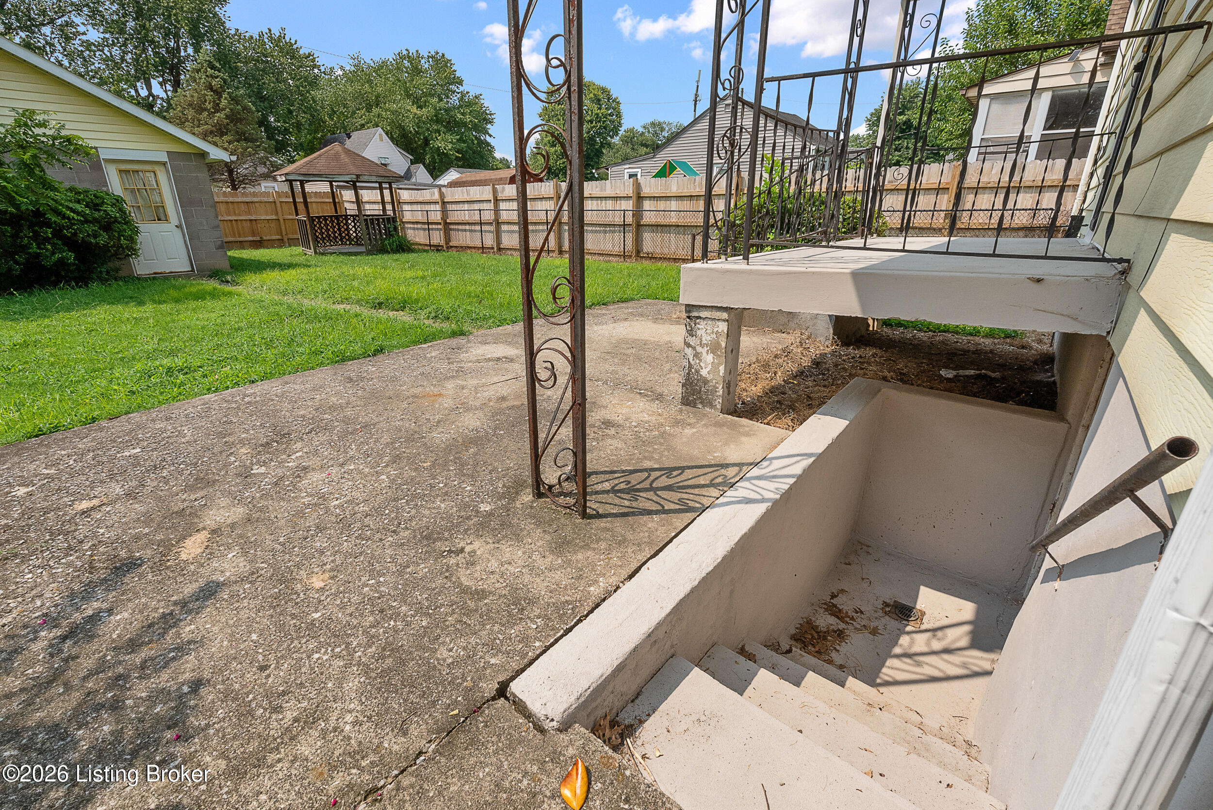 834 Beecher St Property Photo 31