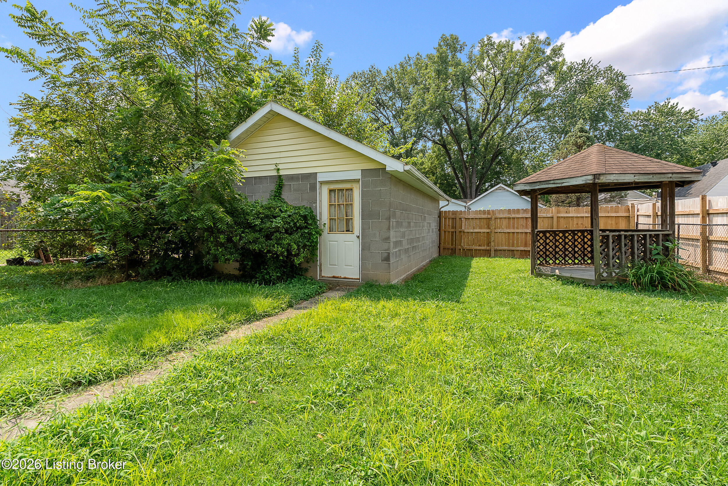 834 Beecher St Property Photo 32