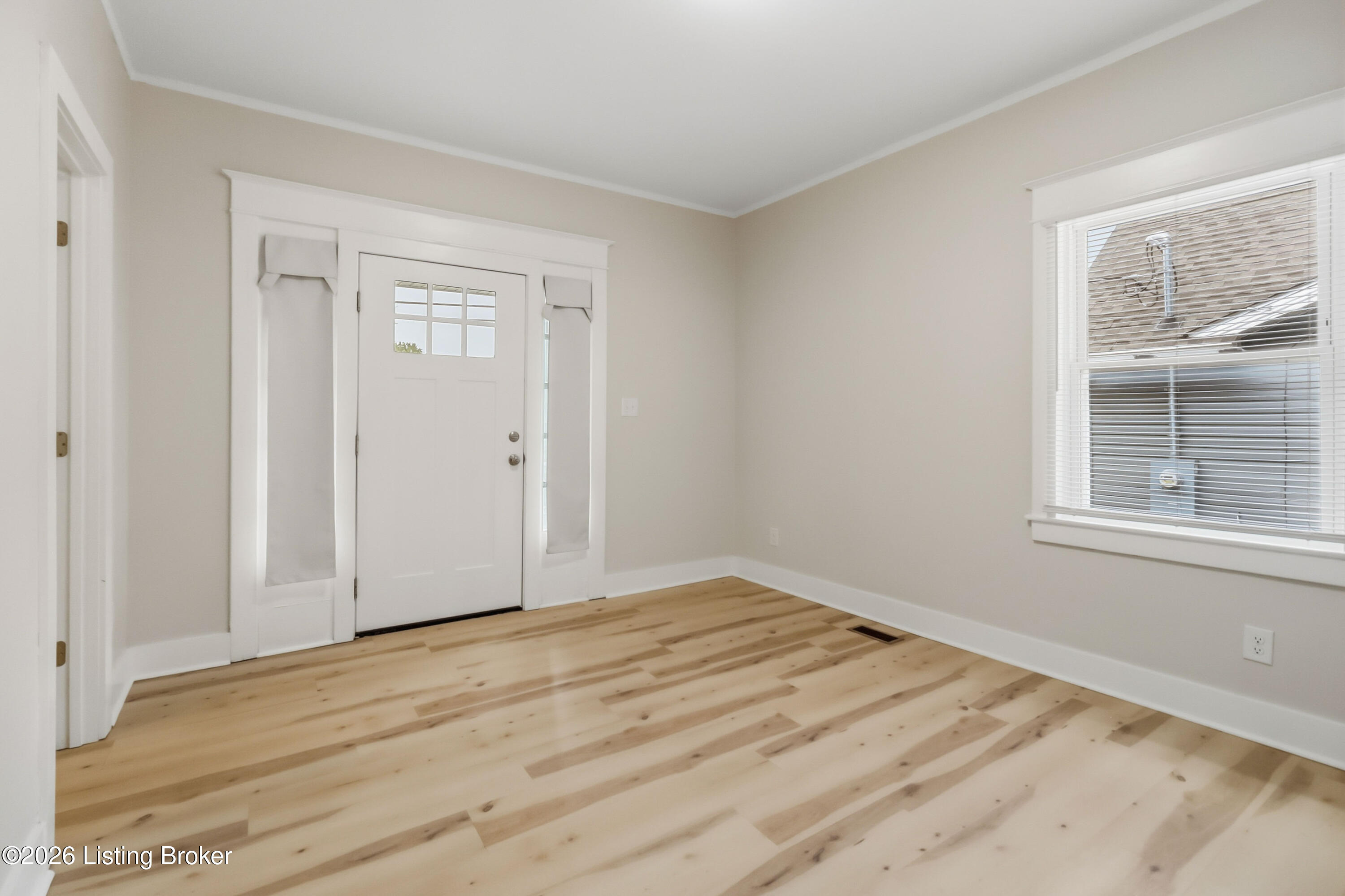 1526 Taylor Ave Property Photo 3