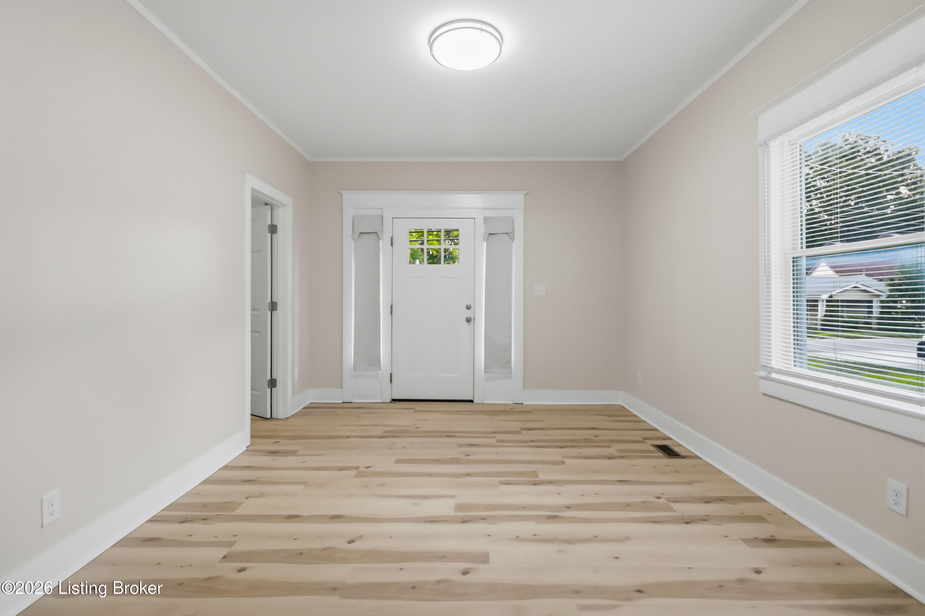 1526 Taylor Ave Property Photo 4