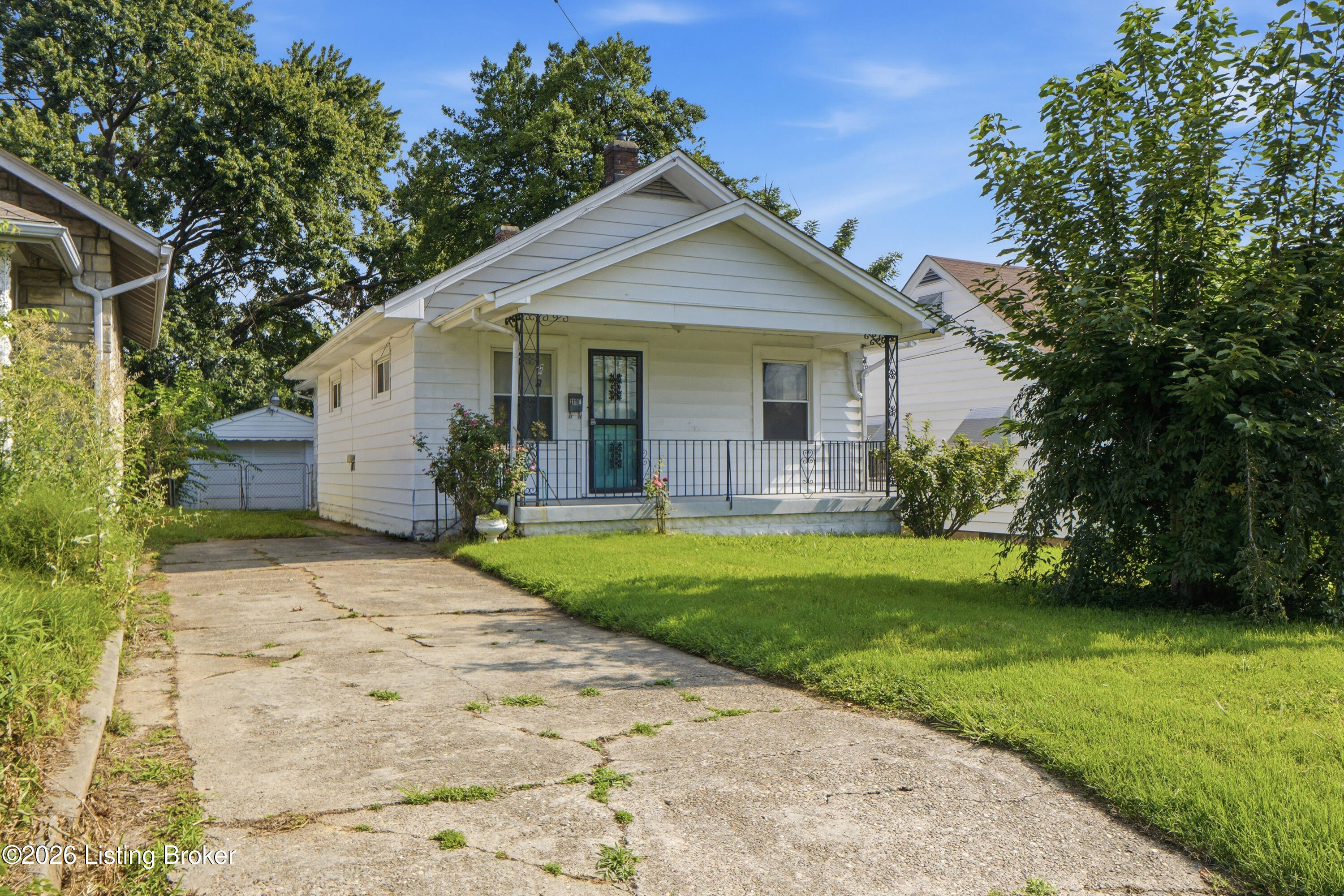 111 E Southern Heights Ave Property Photo 1