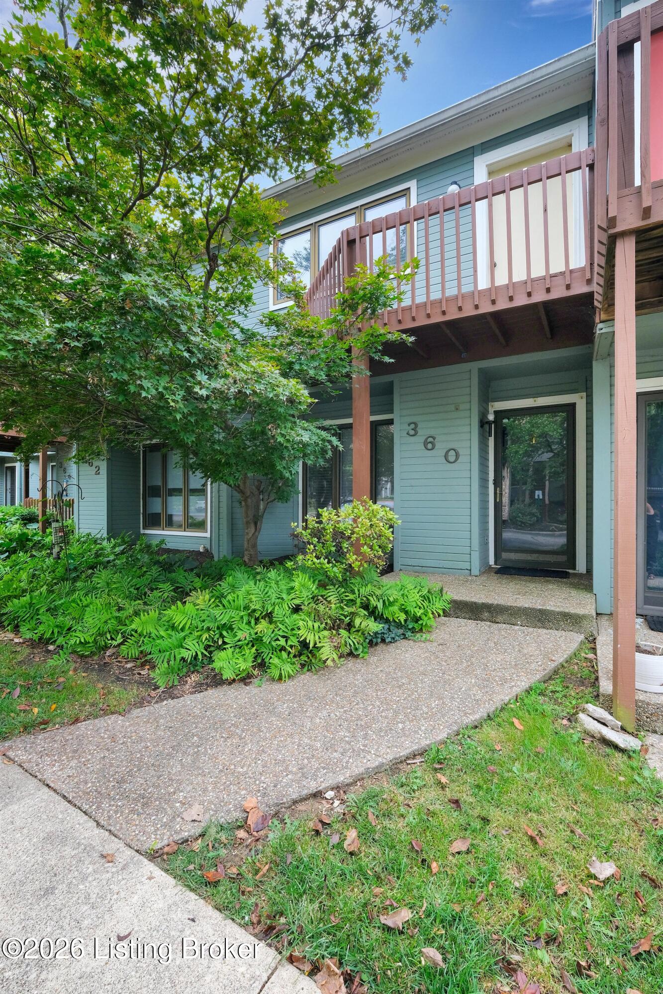 360 Crescent Spring Dr Property Photo 3