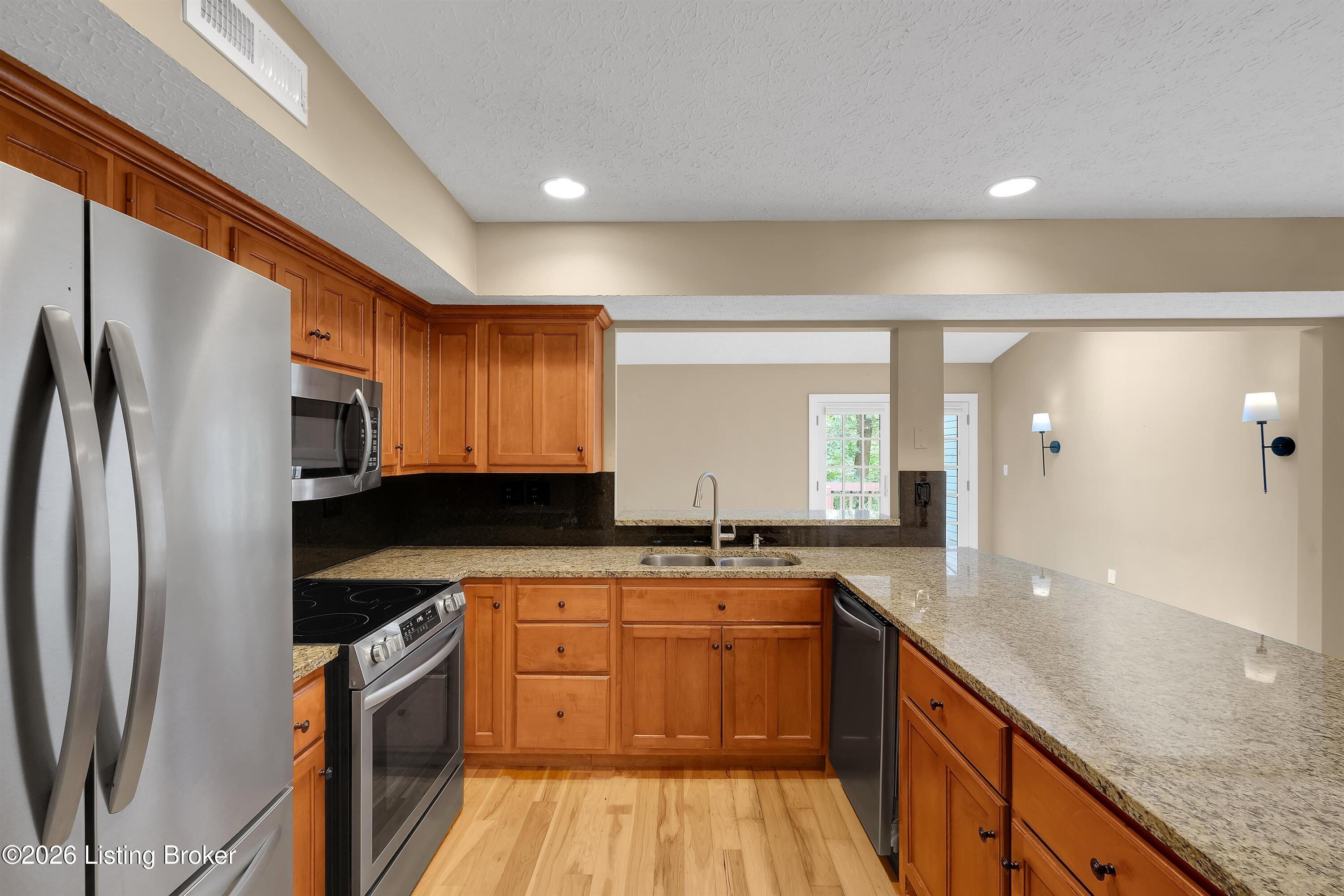 360 Crescent Spring Dr Property Photo 10