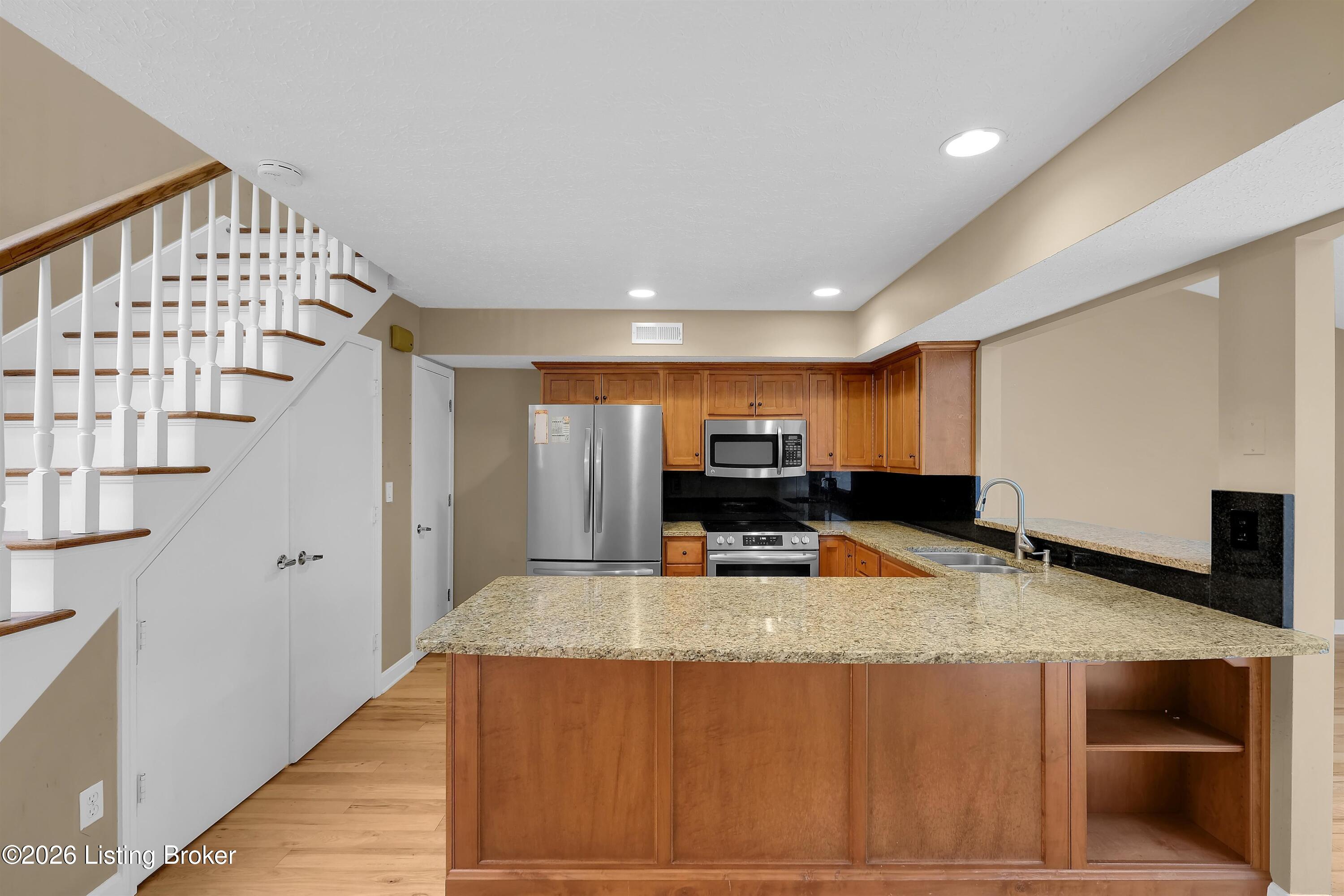 360 Crescent Spring Dr Property Photo 11