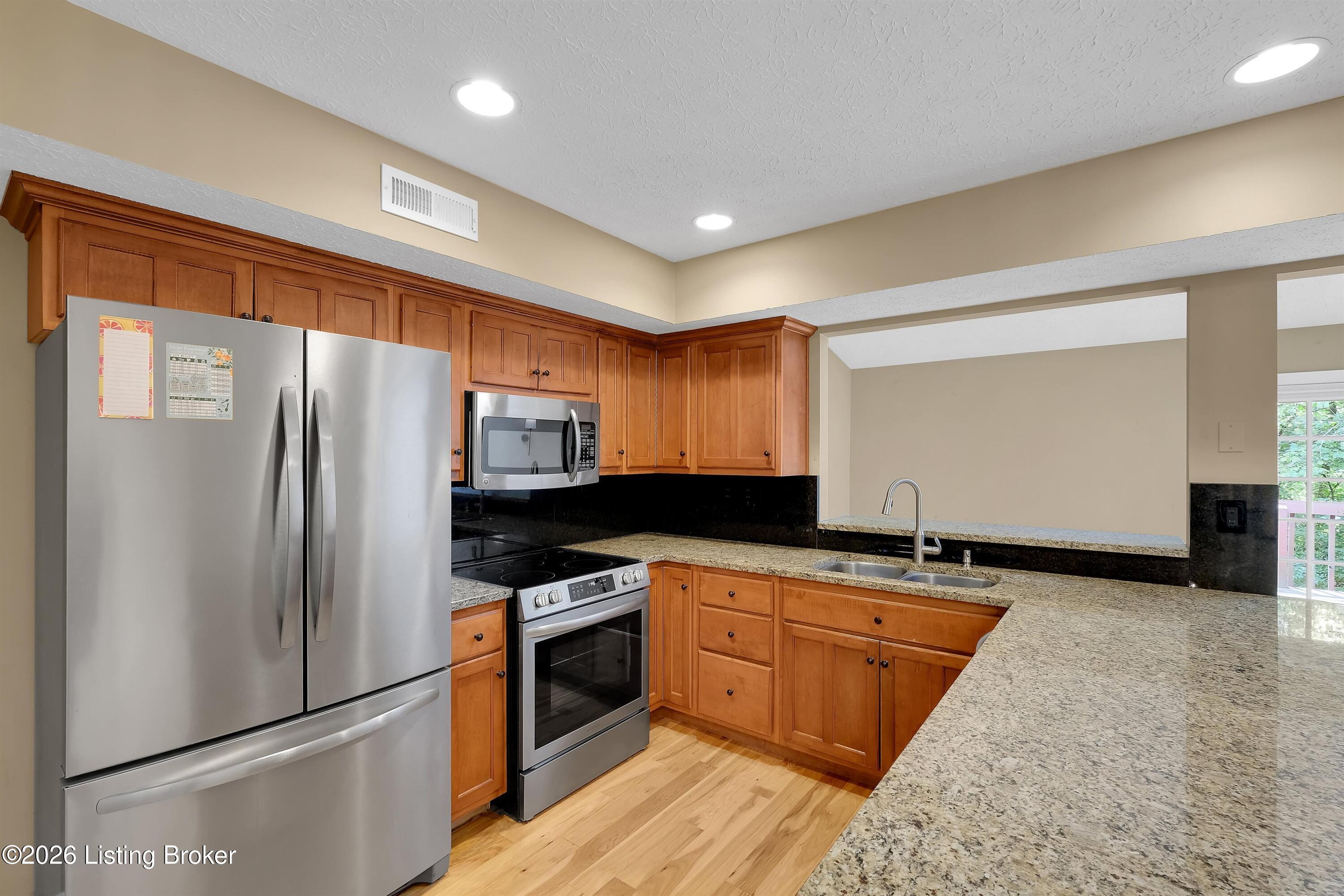 360 Crescent Spring Dr Property Photo 12