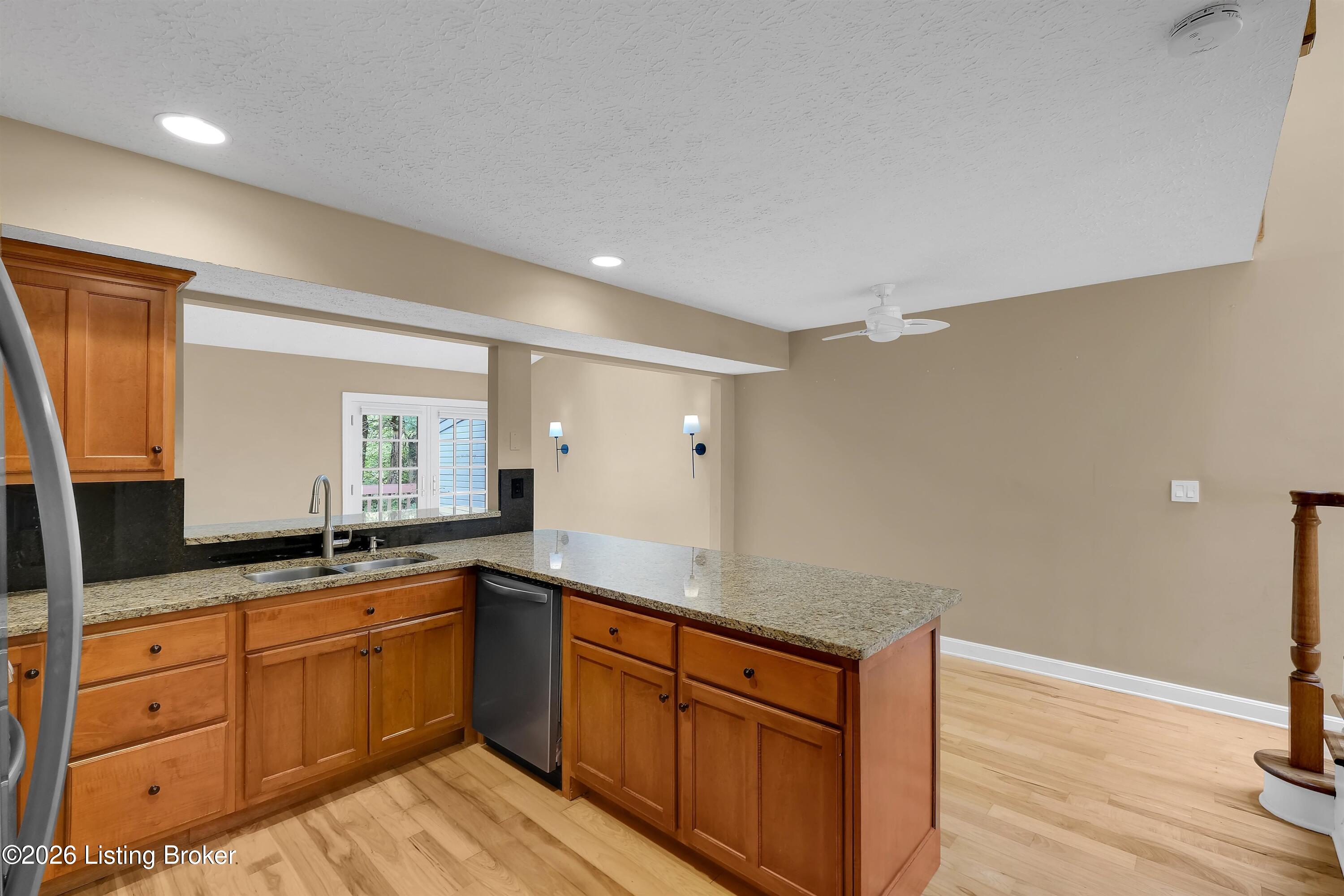 360 Crescent Spring Dr Property Photo 14