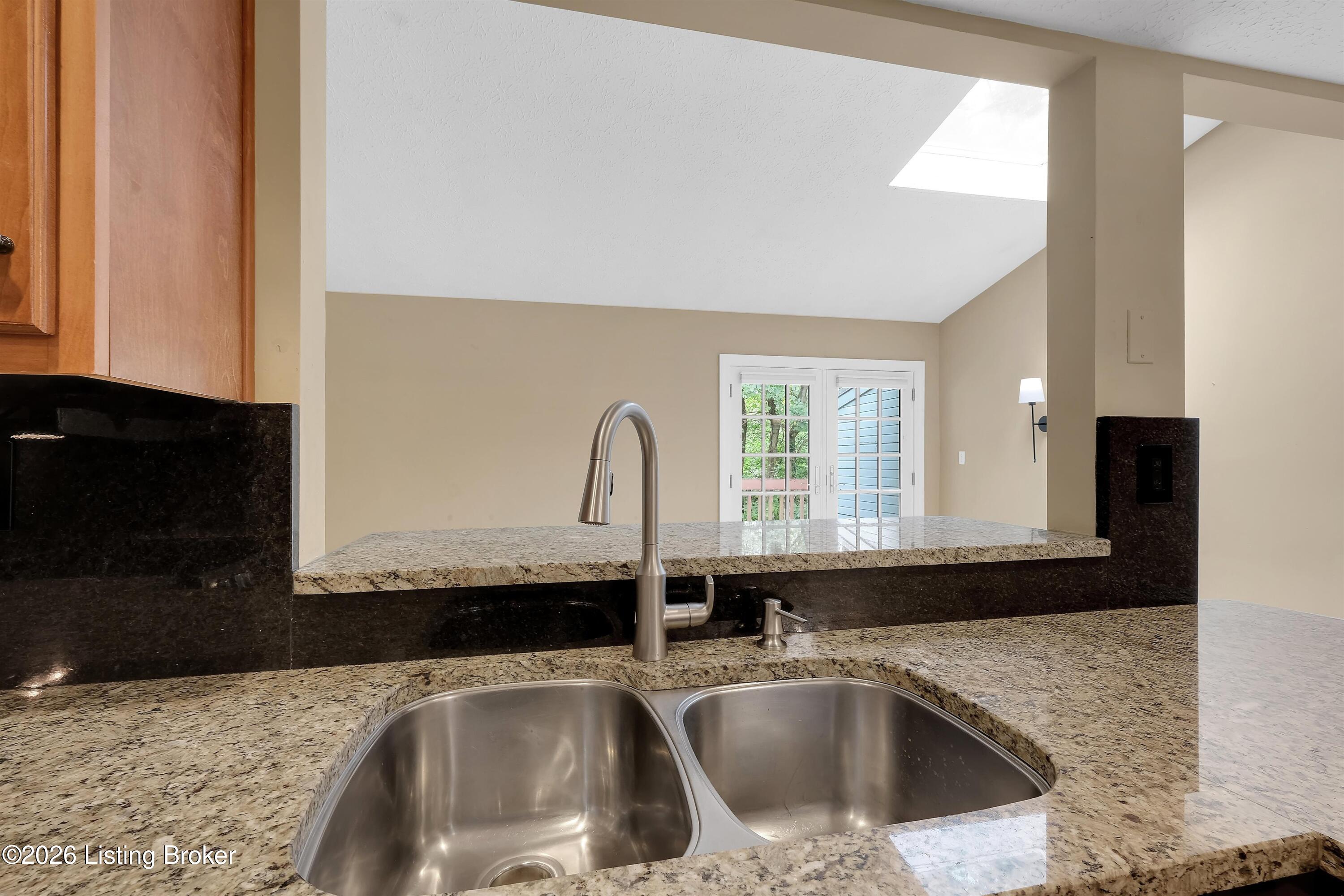 360 Crescent Spring Dr Property Photo 18