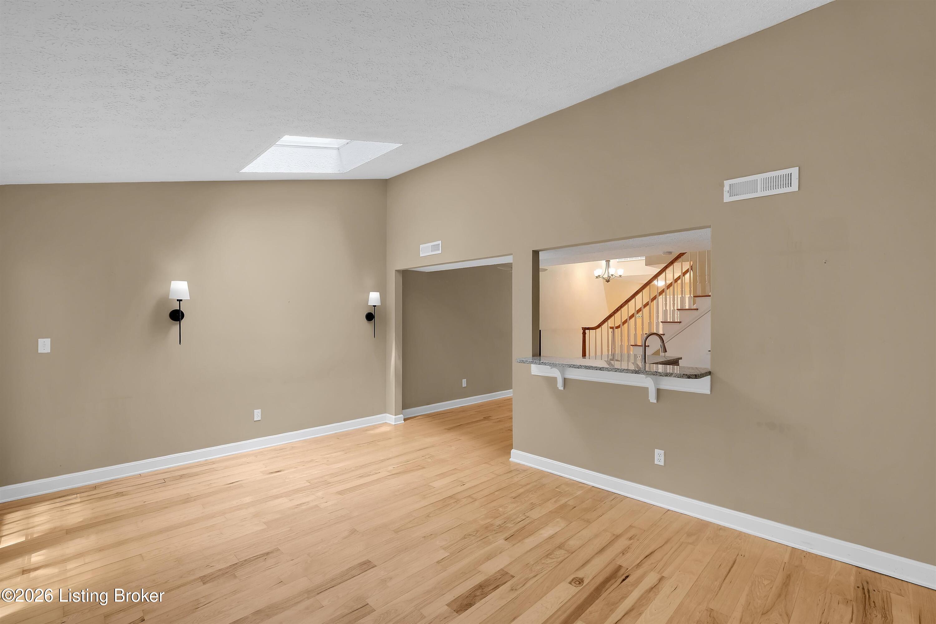360 Crescent Spring Dr Property Photo 21