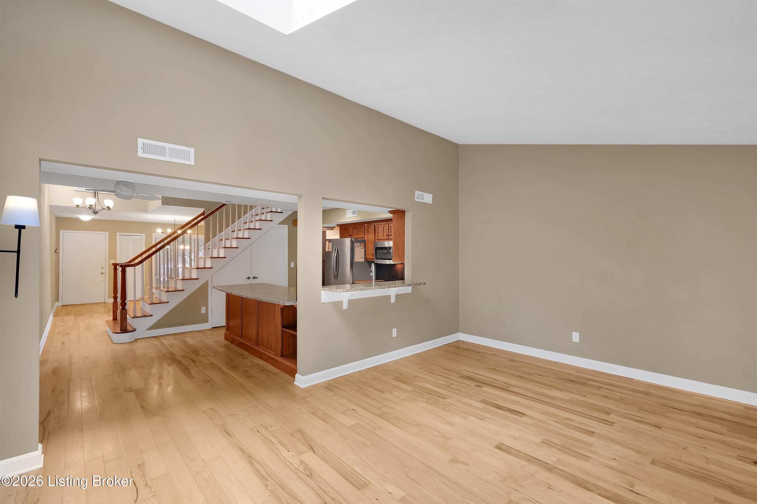 360 Crescent Spring Dr Property Photo 23
