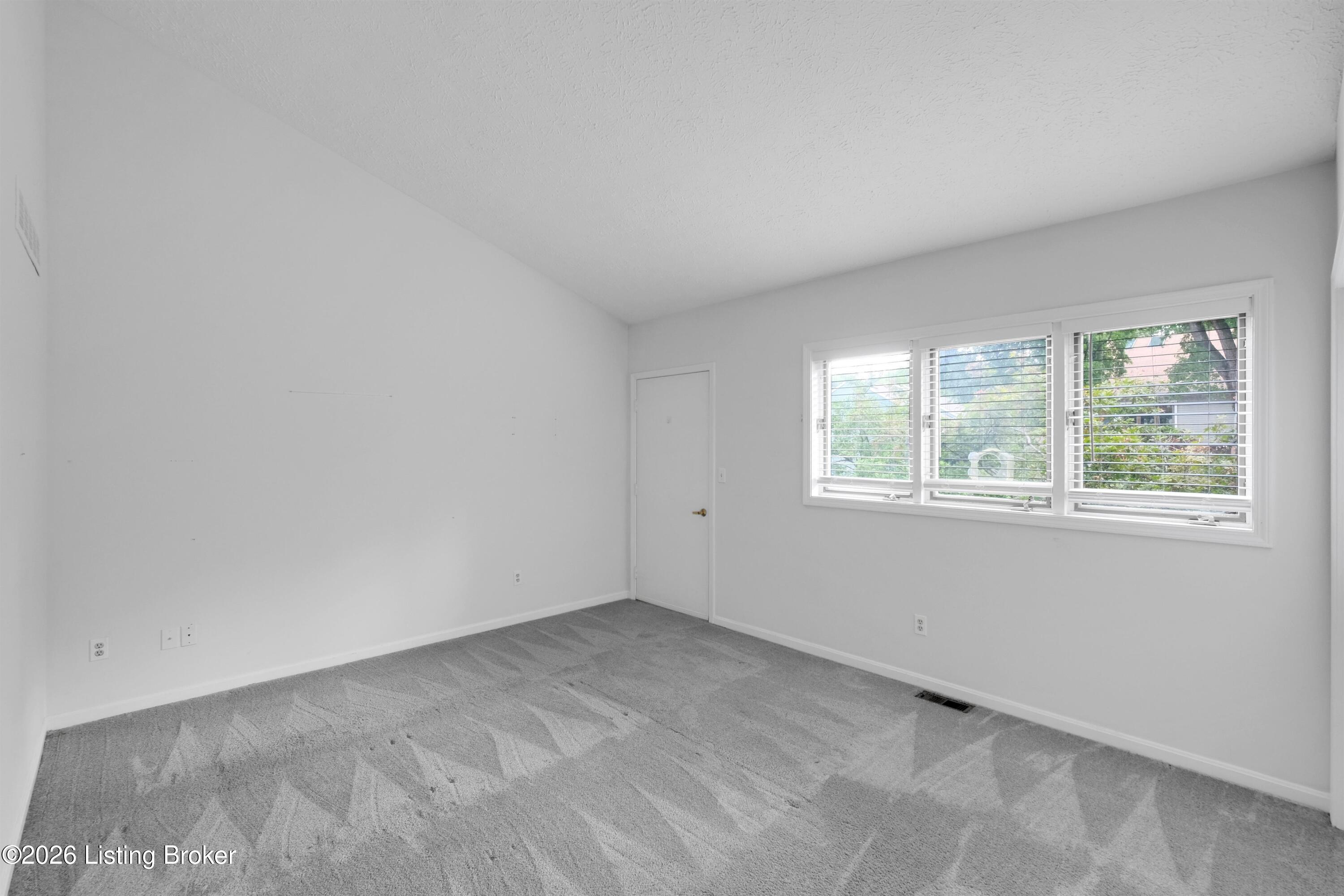 360 Crescent Spring Dr Property Photo 34