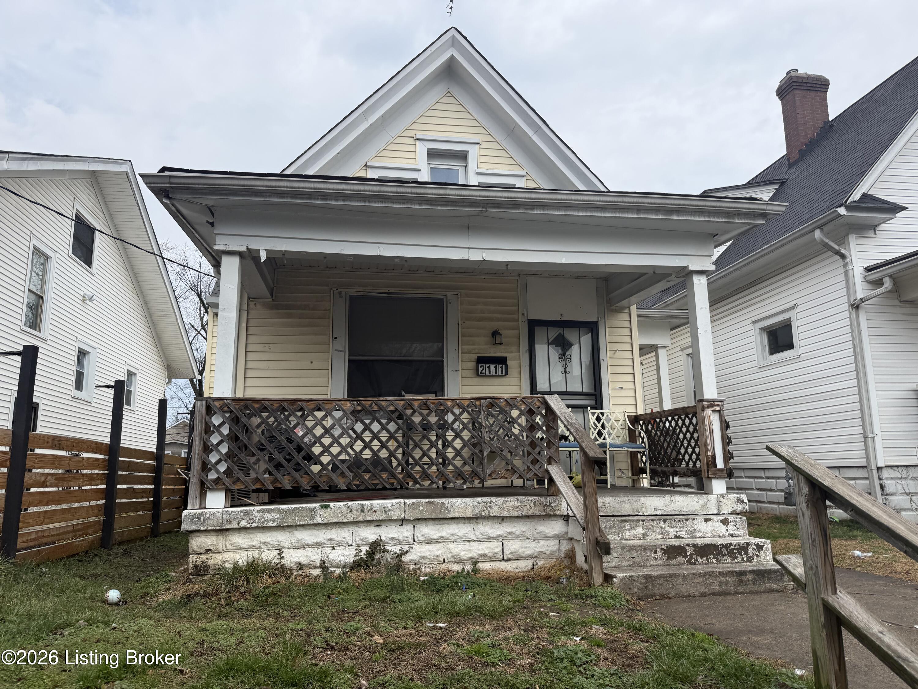 2111 Grand Ave Property Photo 1