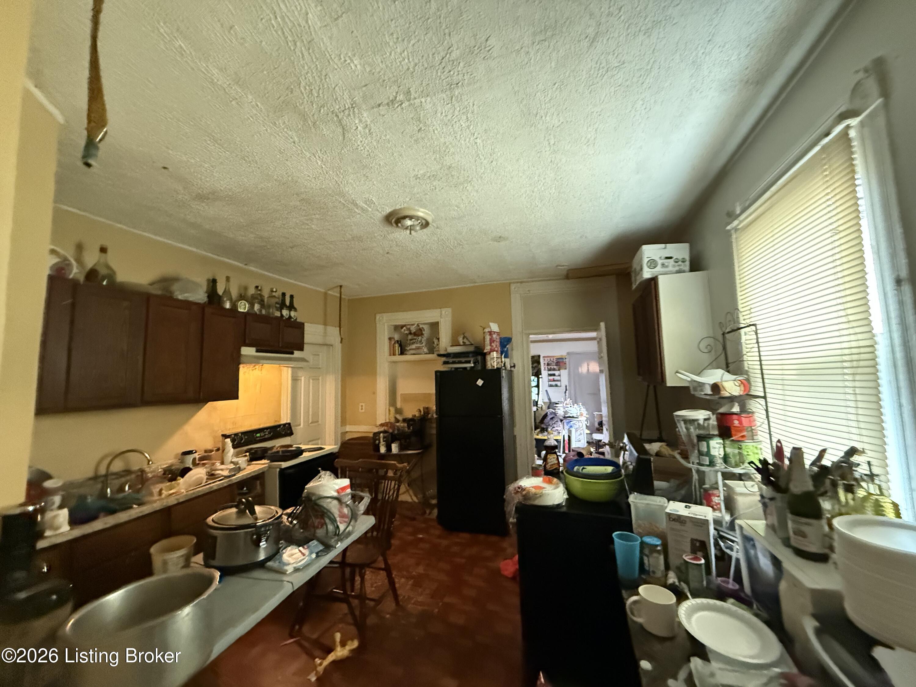2111 Grand Ave Property Photo 2