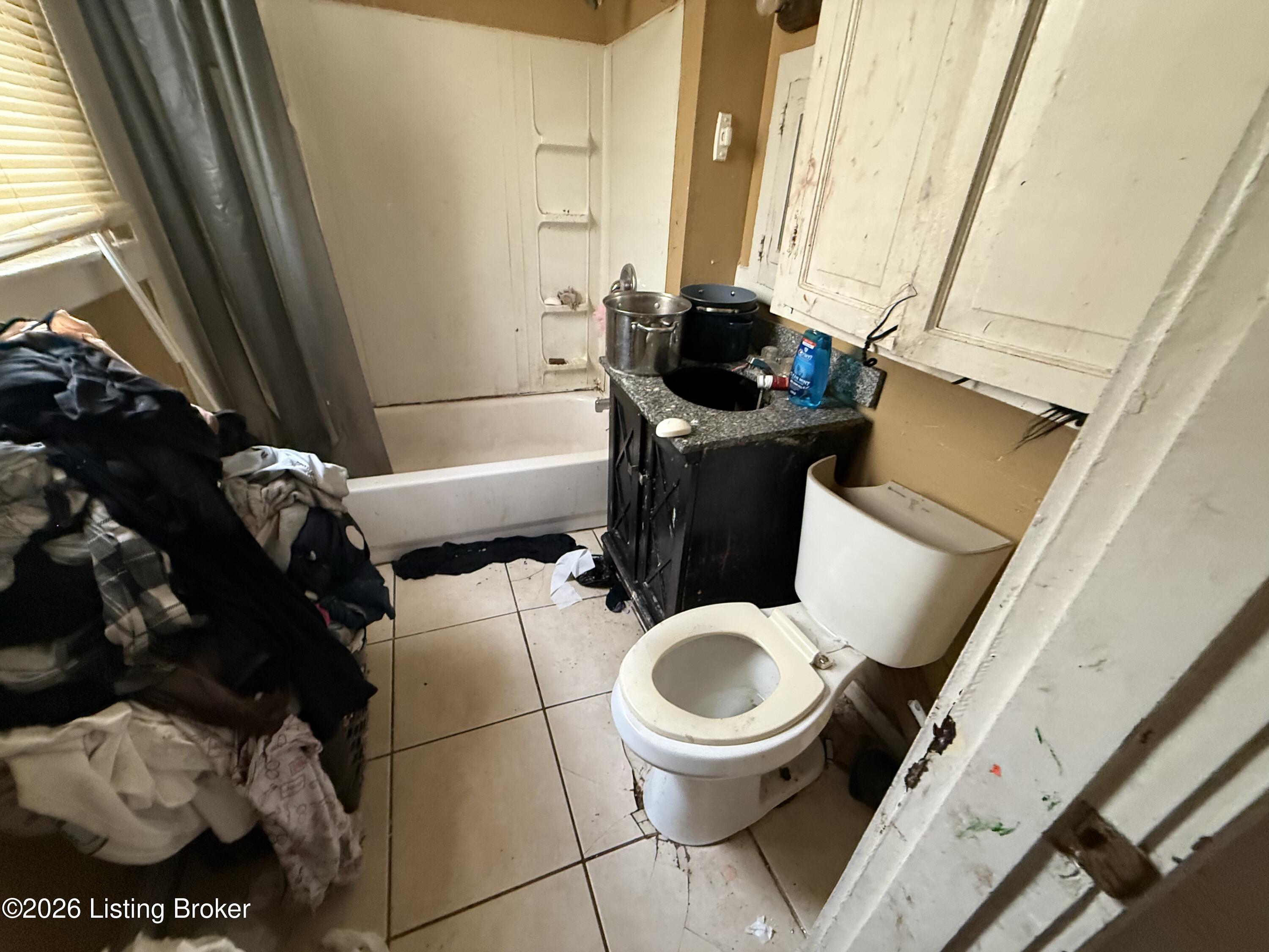 2111 Grand Ave Property Photo 5