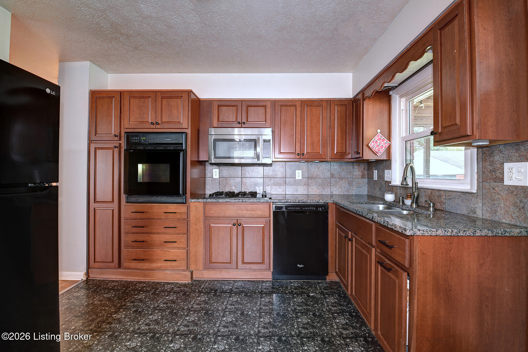 4813 Glenna Way Property Photo 8