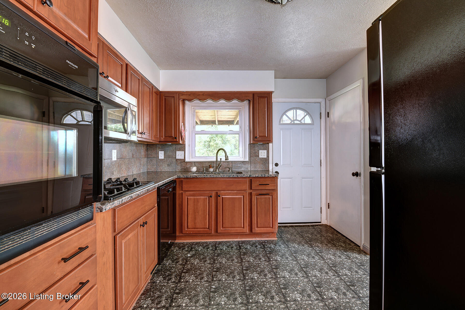 4813 Glenna Way Property Photo 12