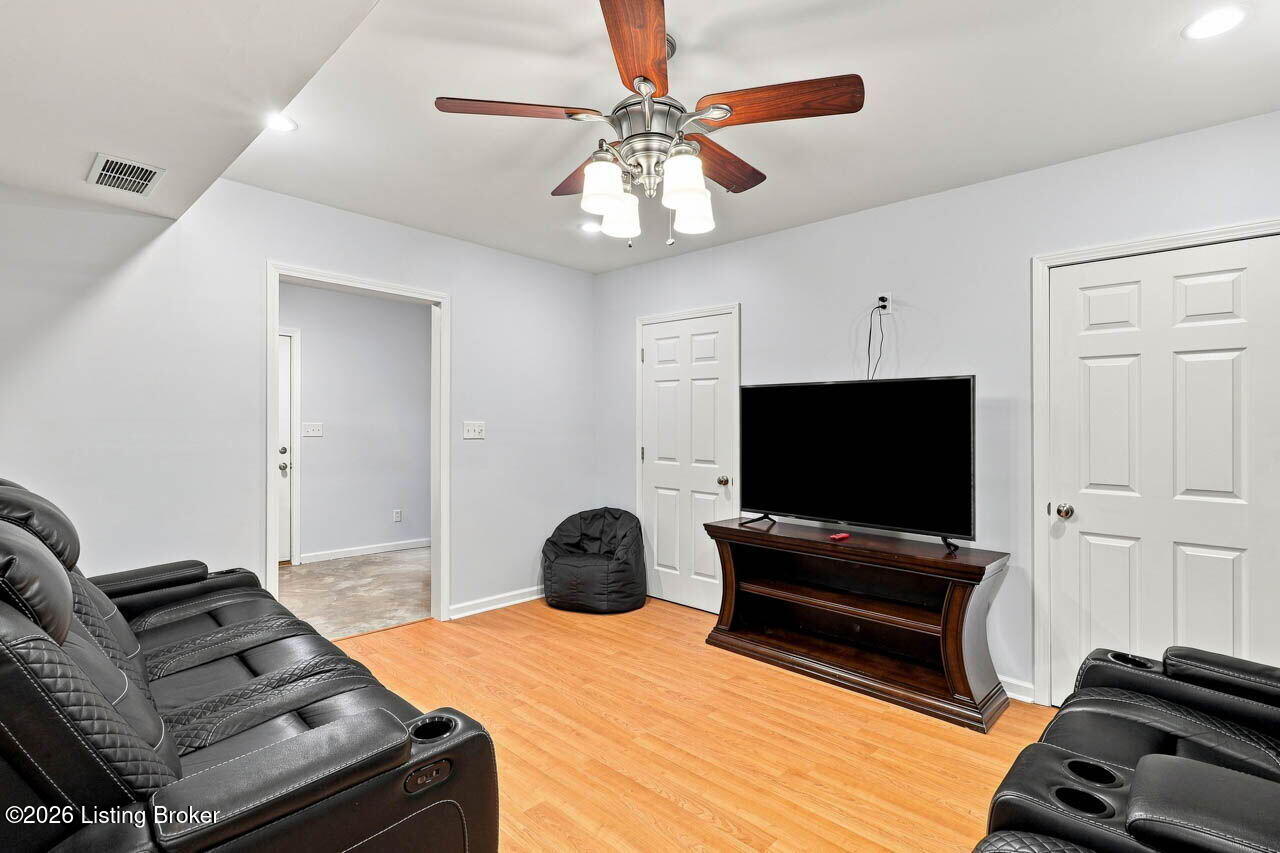 125 Fox Tail Ln Property Photo 32