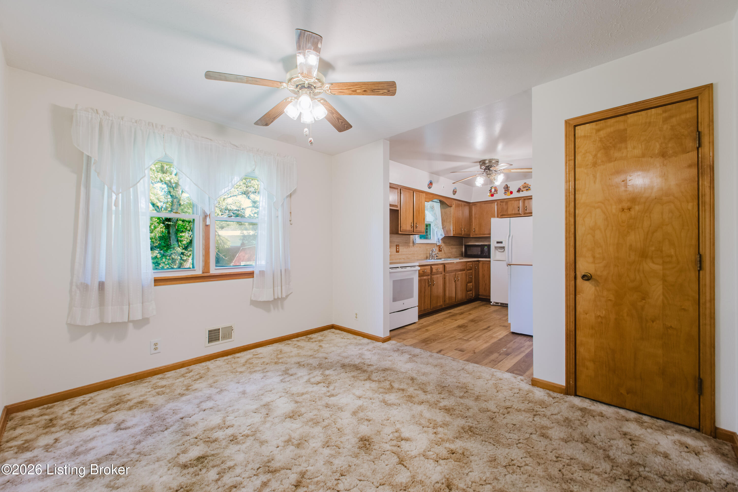 10122 Mary Dell Ln Property Photo 5