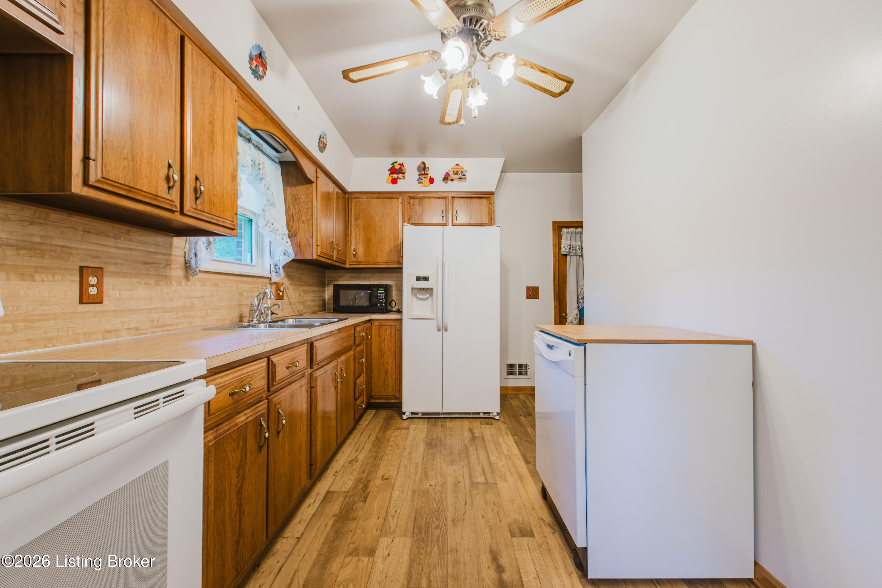 10122 Mary Dell Ln Property Photo 8