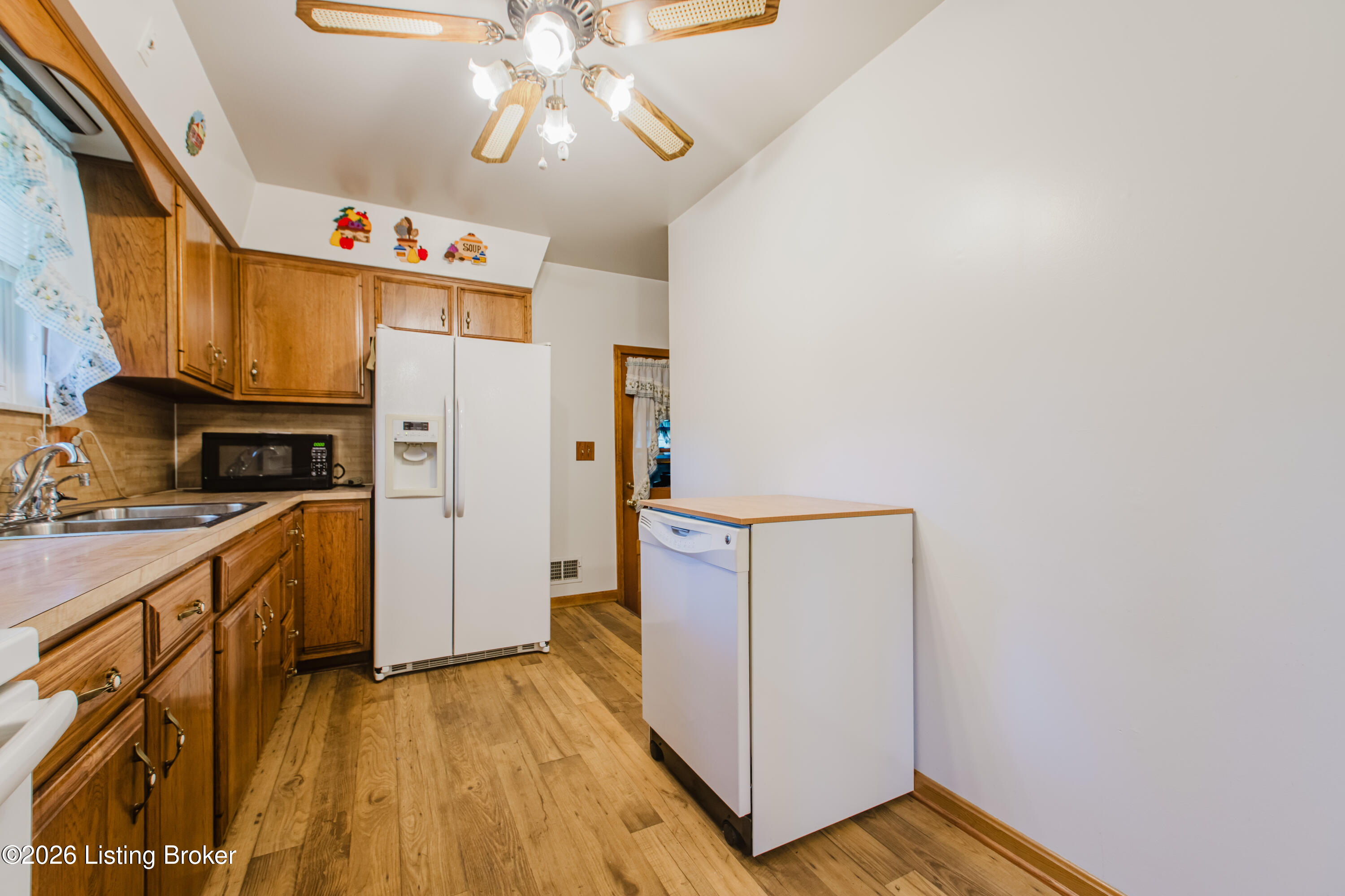 10122 Mary Dell Ln Property Photo 10