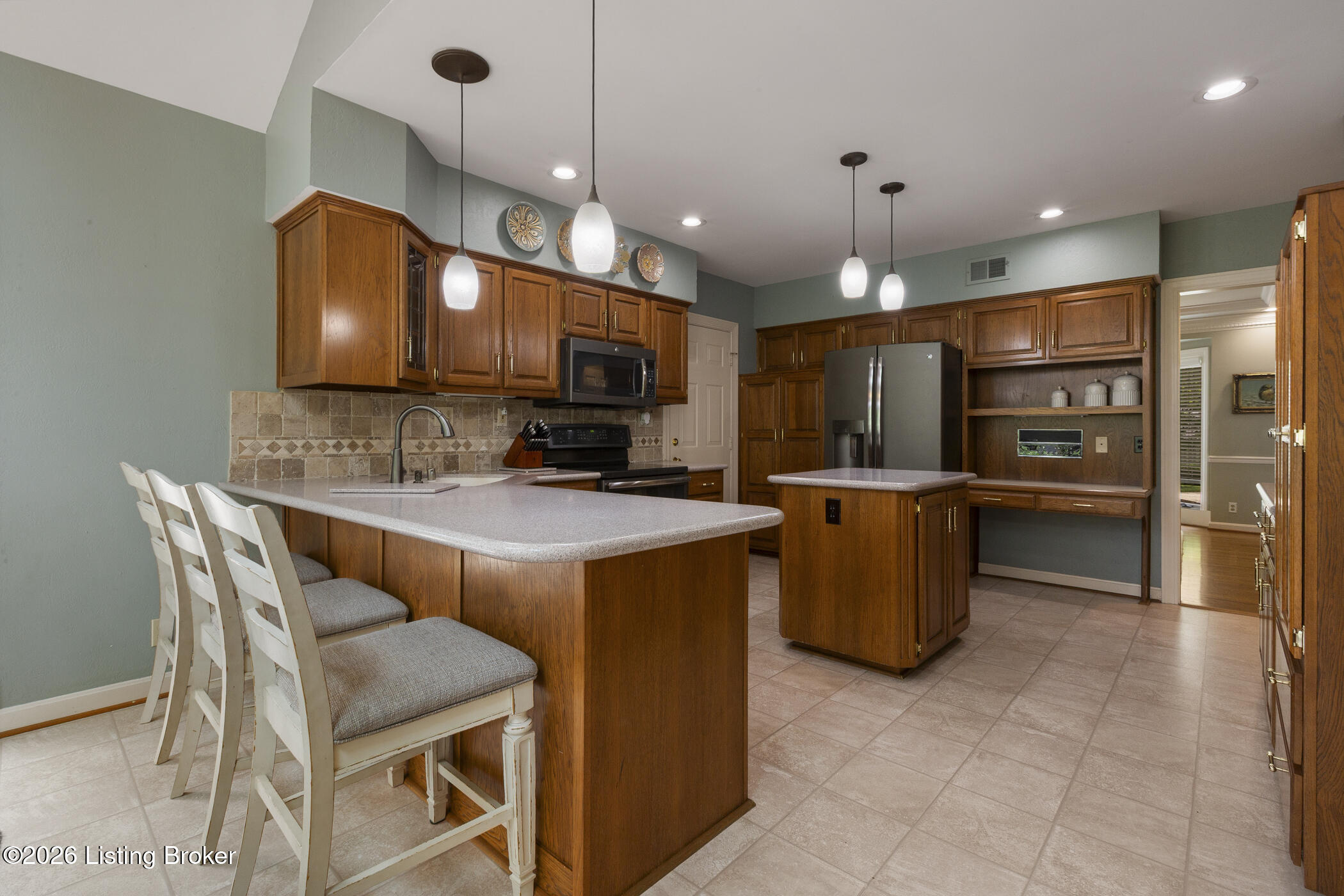 800 Lake Forest Pkwy Property Photo 13