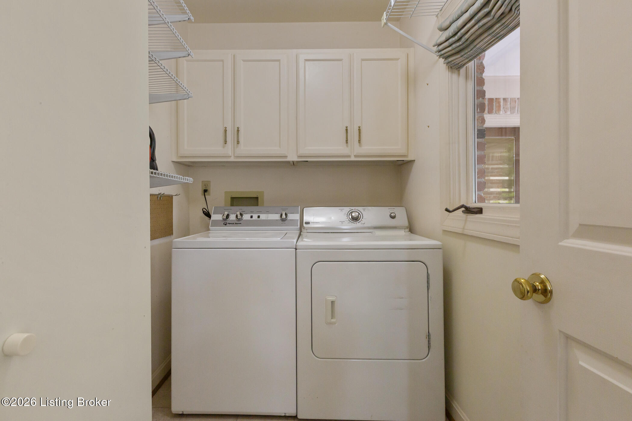 800 Lake Forest Pkwy Property Photo 16