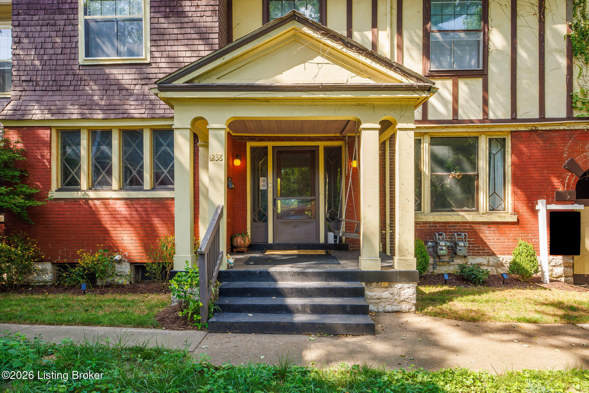 1238 Ormsby Ct Property Photo 6