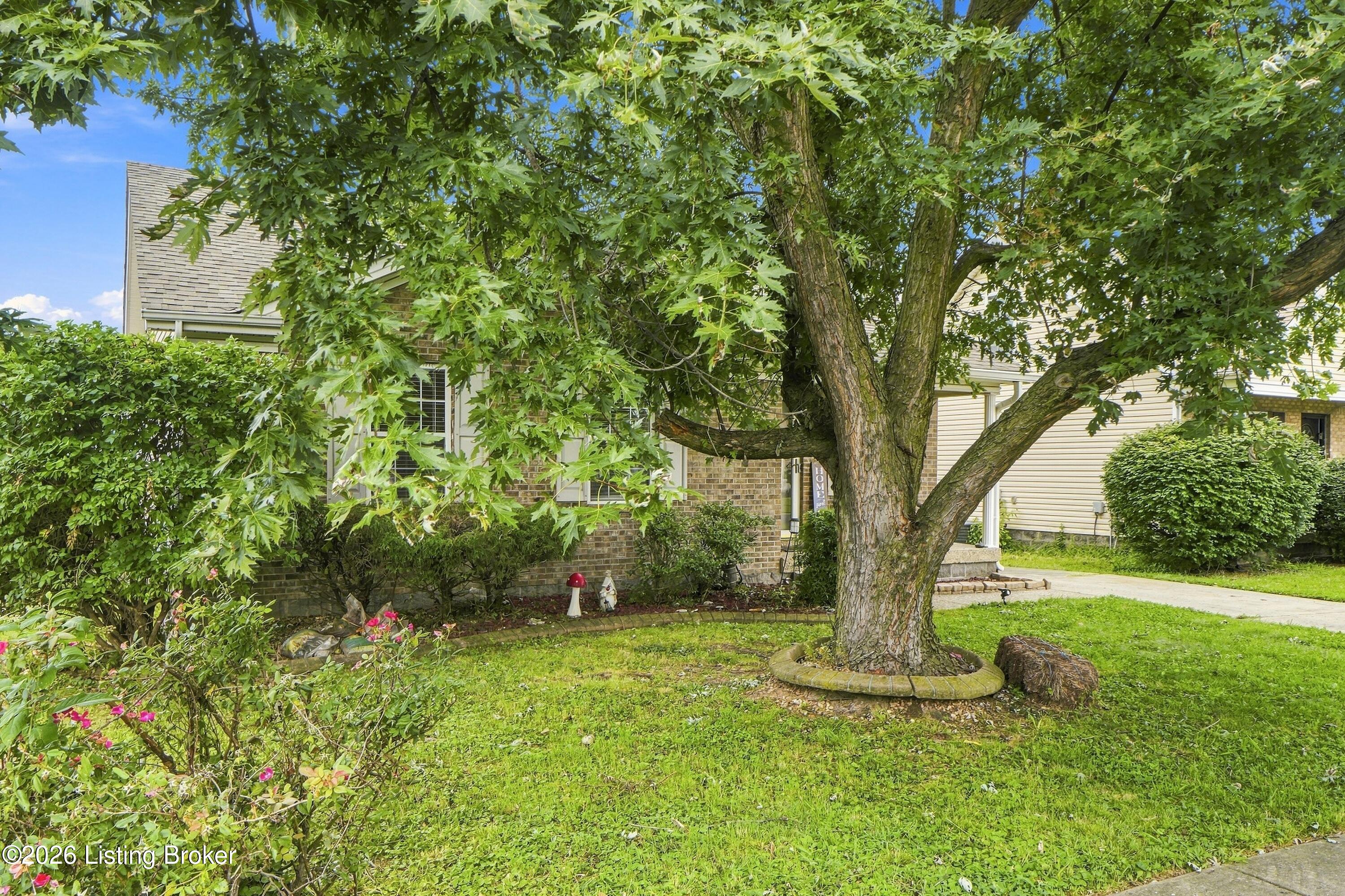 3136 Northland Dr Property Photo 3