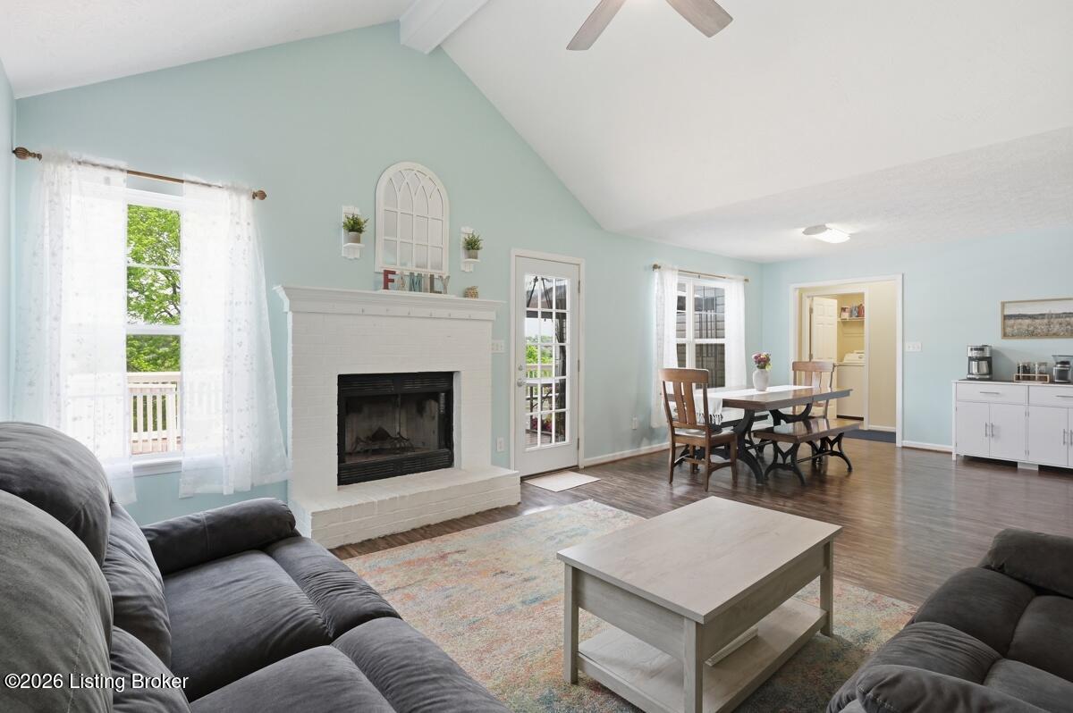 94 Willowbrook Ct Property Photo 6