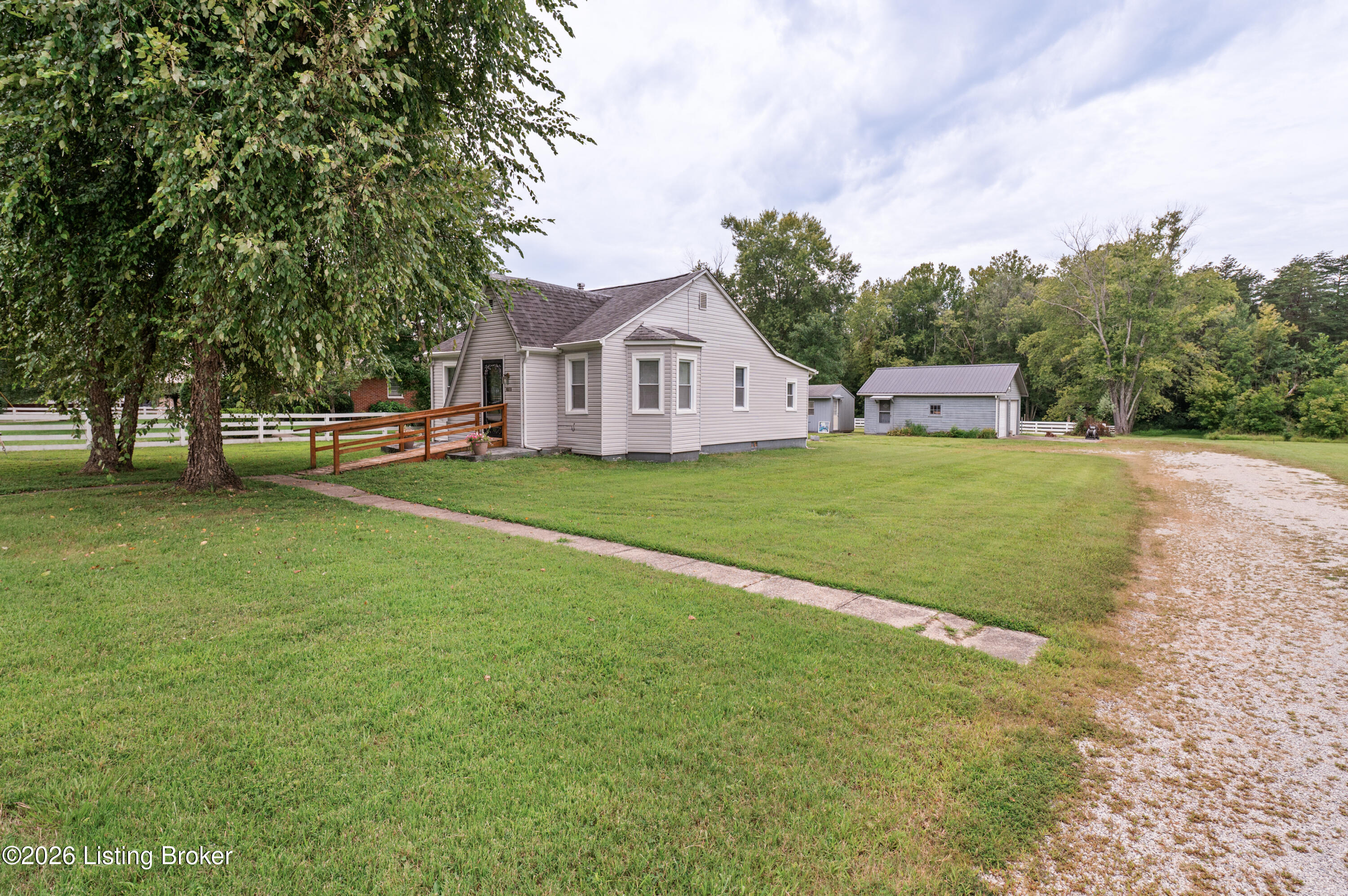 11273 Preston Hwy Property Photo 3