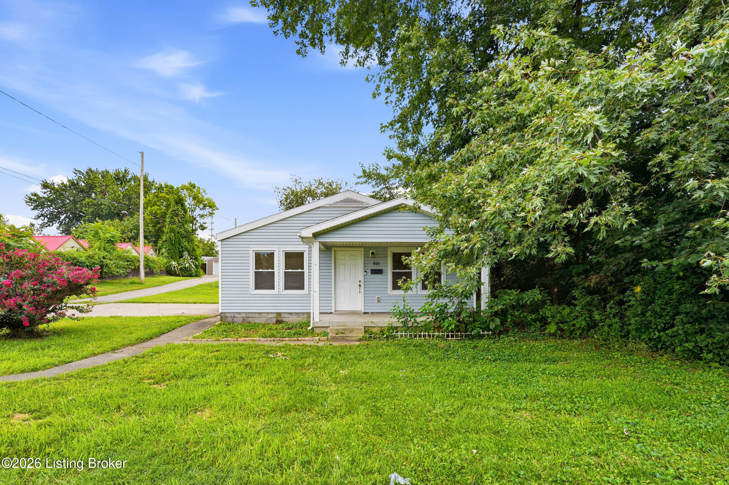816 Goullon Ct Property Photo 3
