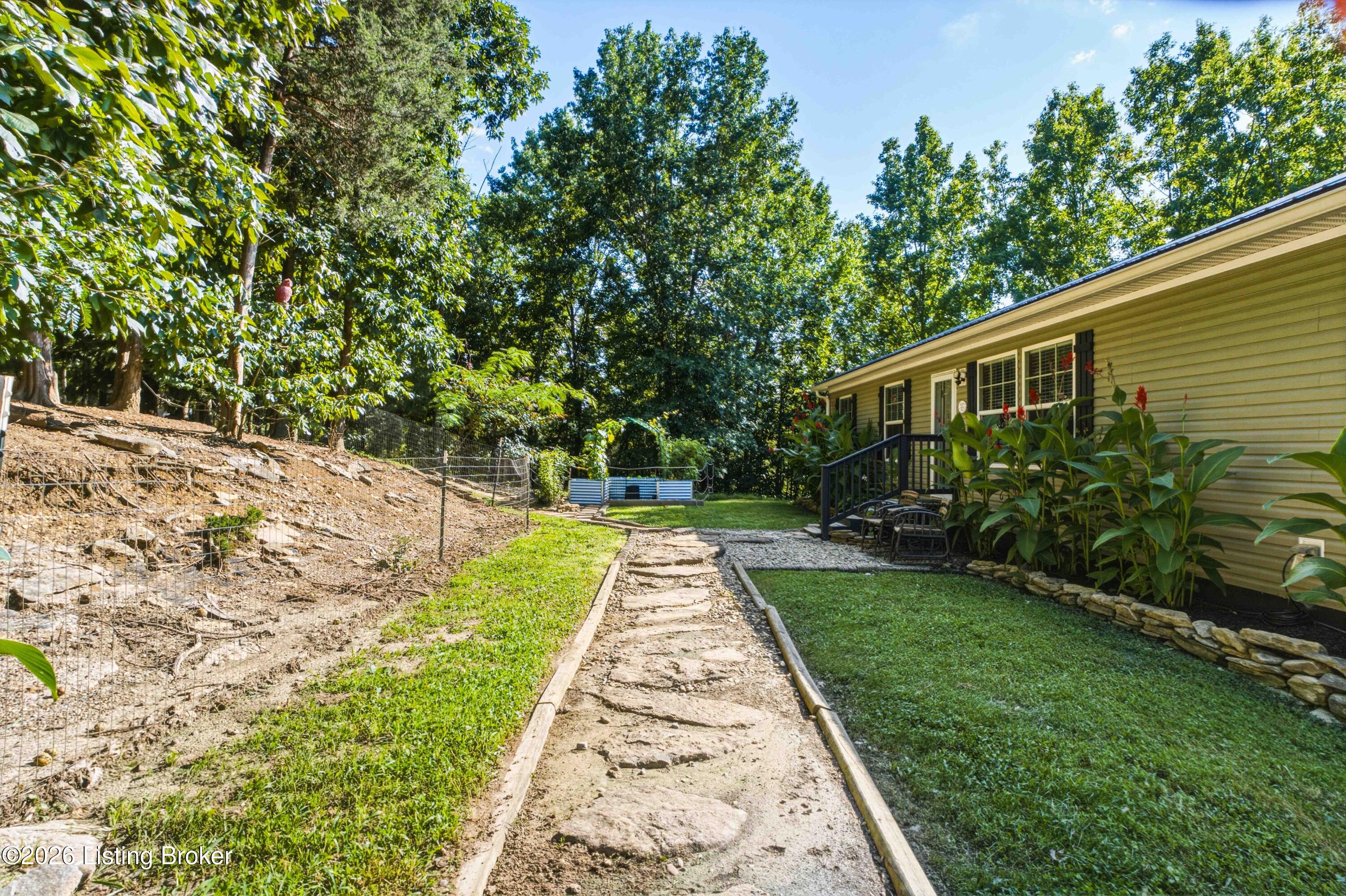 1585 Briar Ridge Rd Property Photo 5