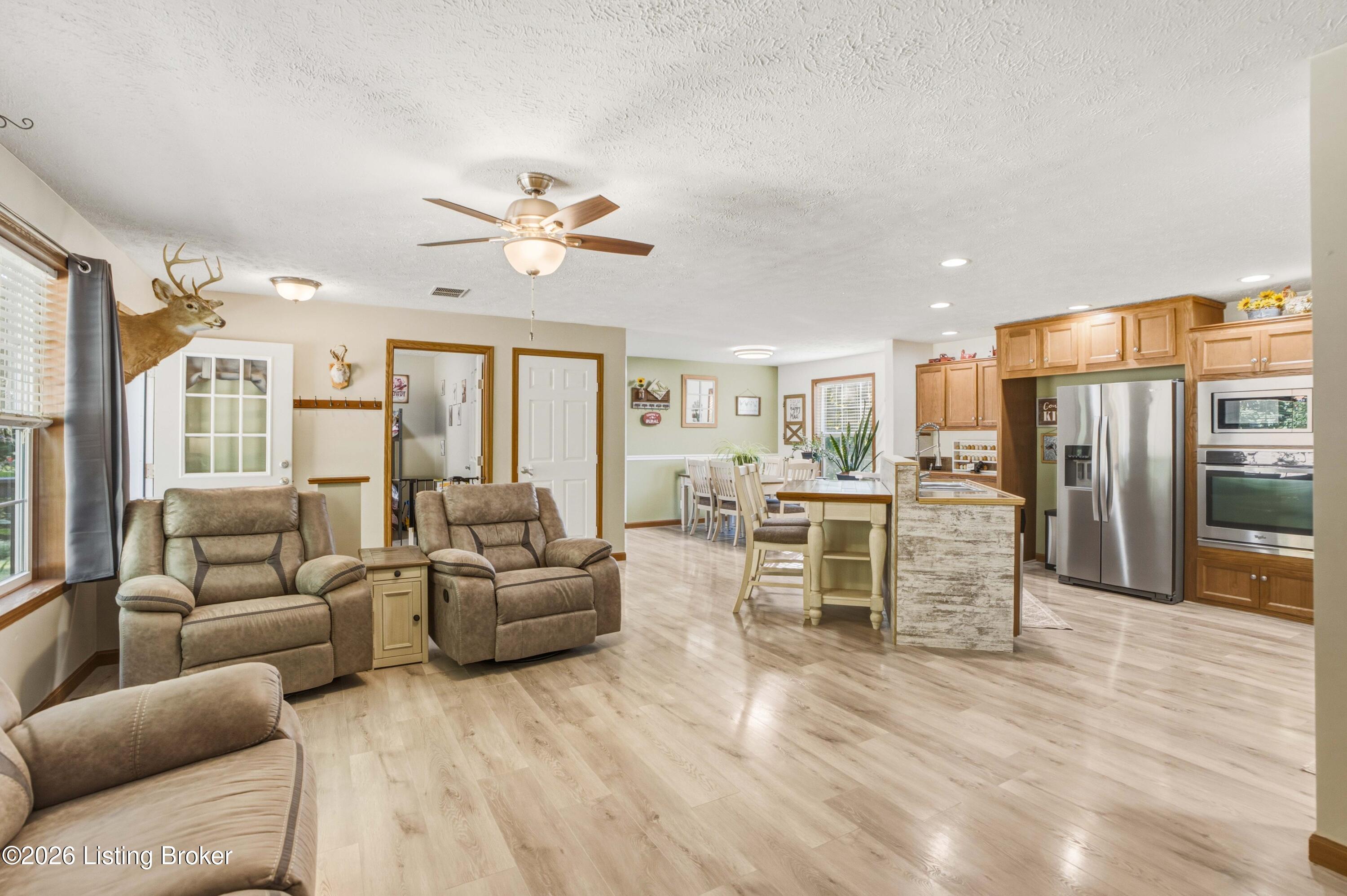 1585 Briar Ridge Rd Property Photo 6