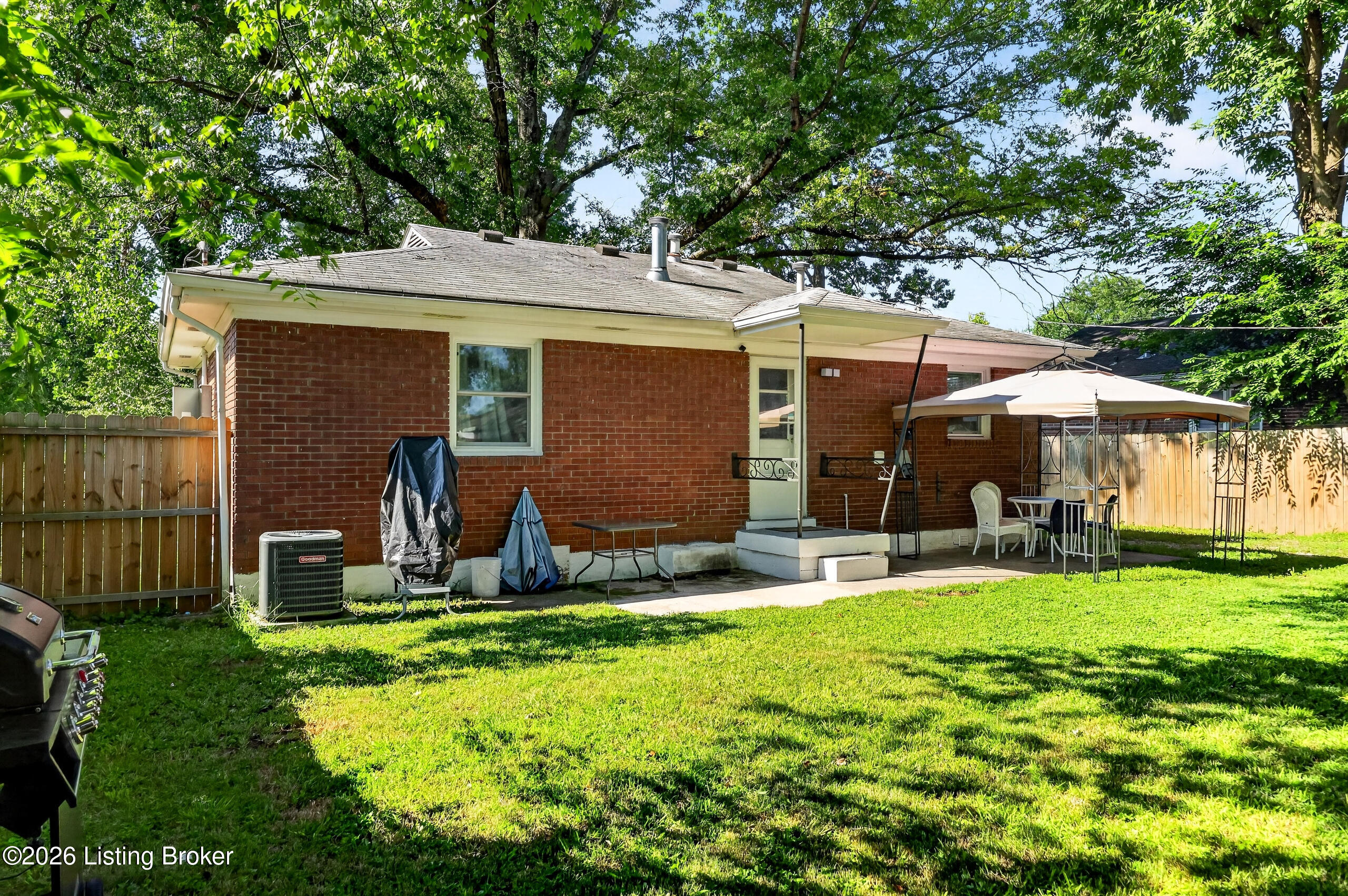 1043 Clay Ave Property Photo 17