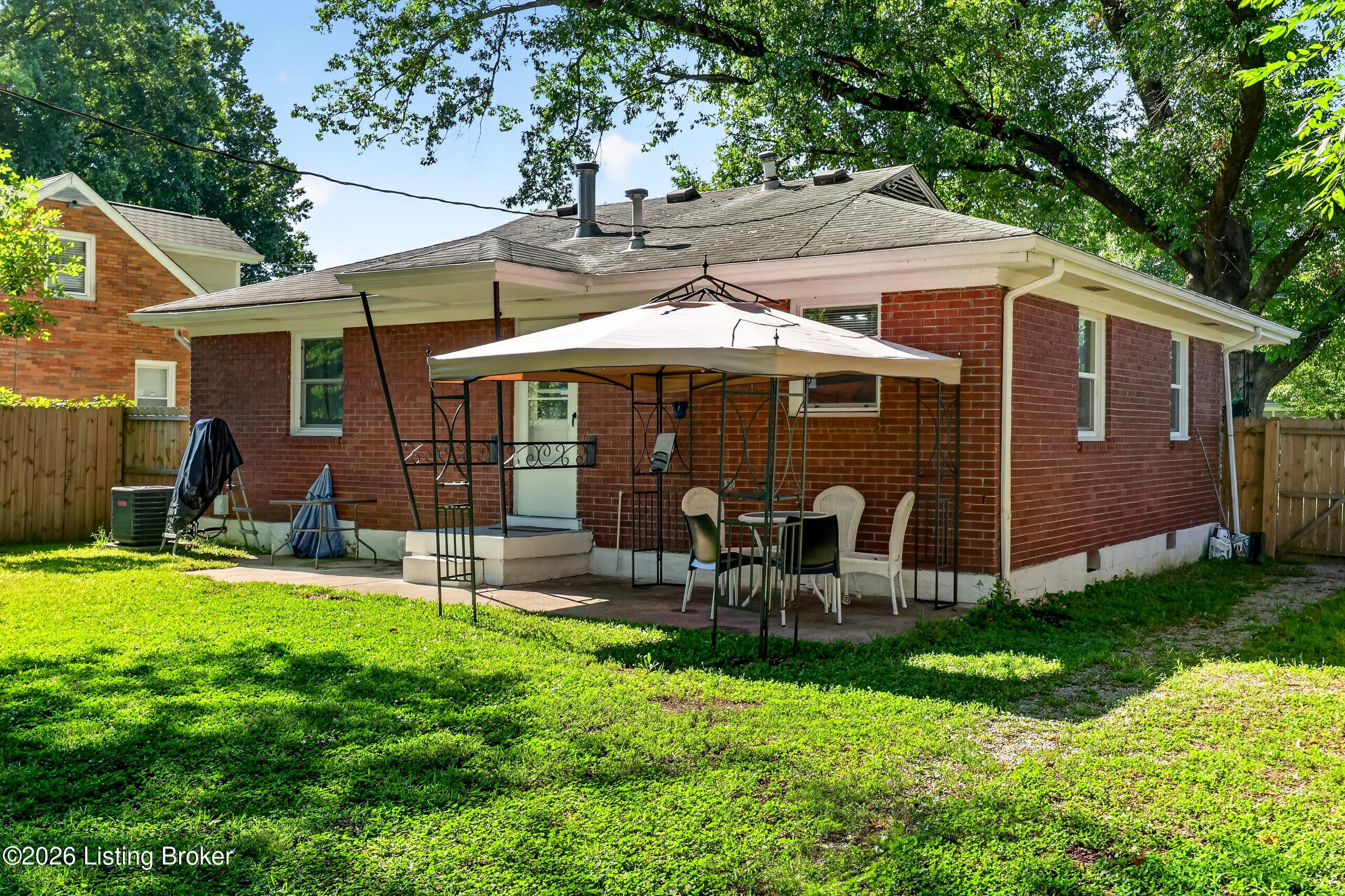 1043 Clay Ave Property Photo 26