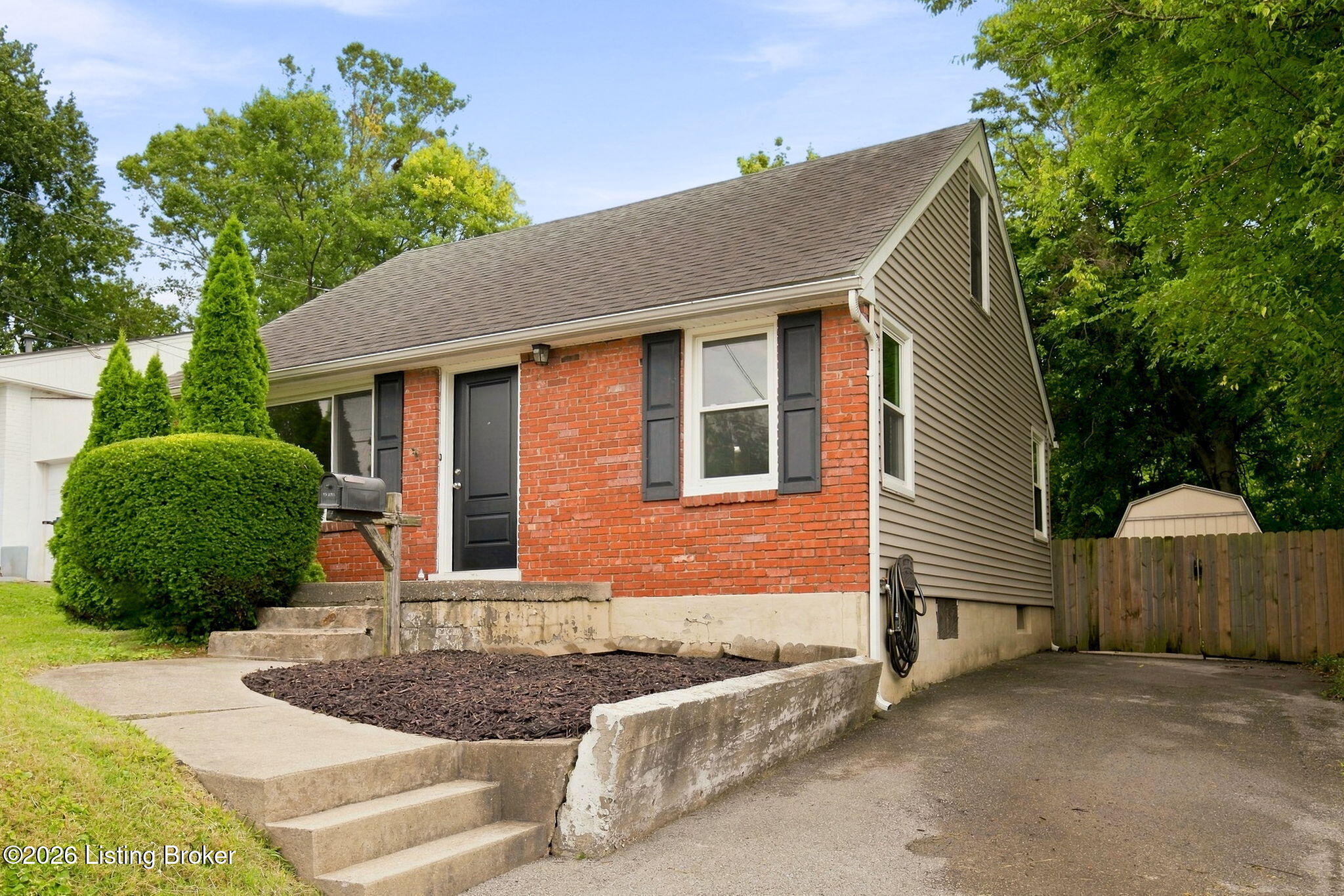 1610 Grove Ave Property Photo 3