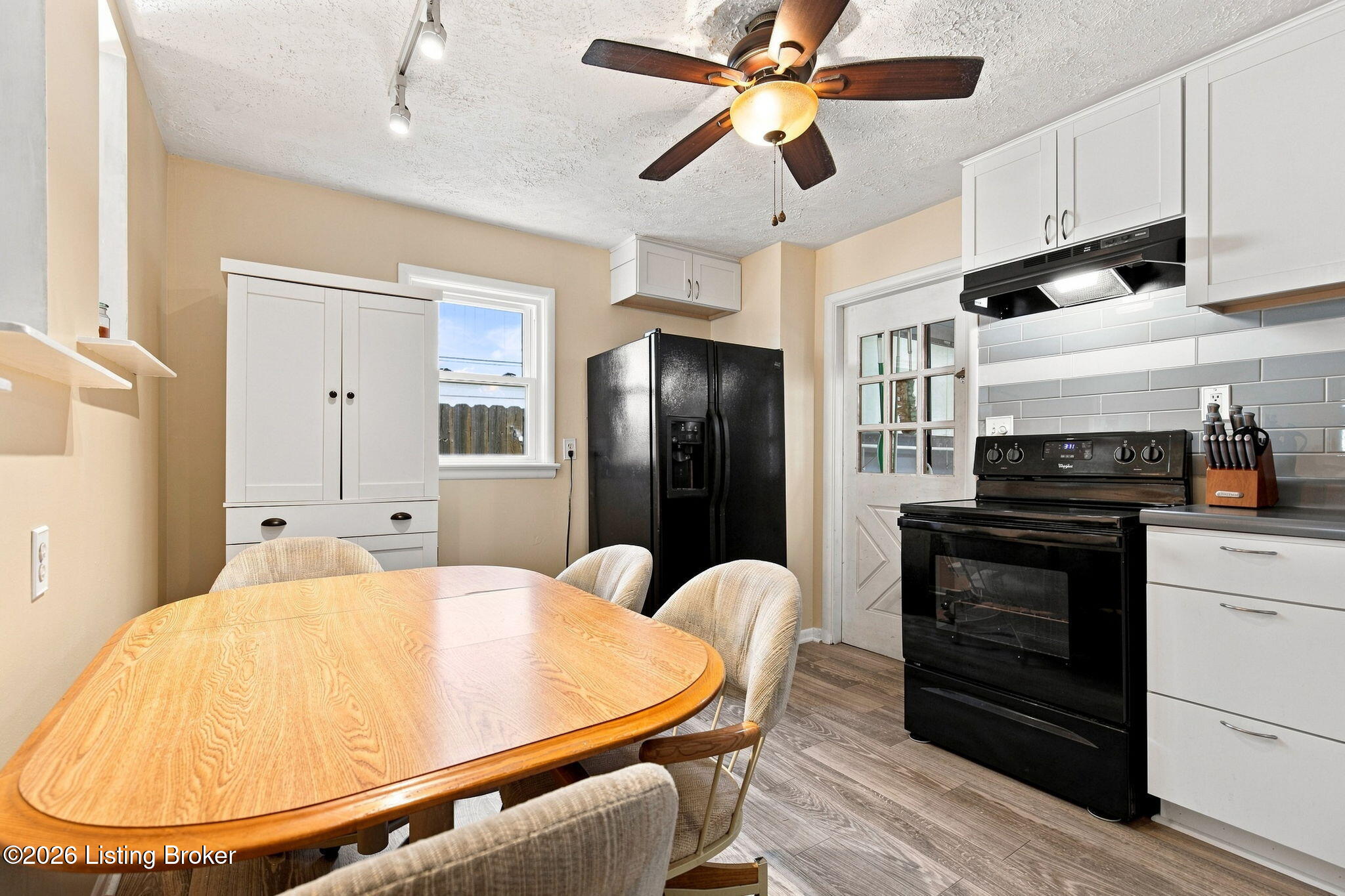 1610 Grove Ave Property Photo 7