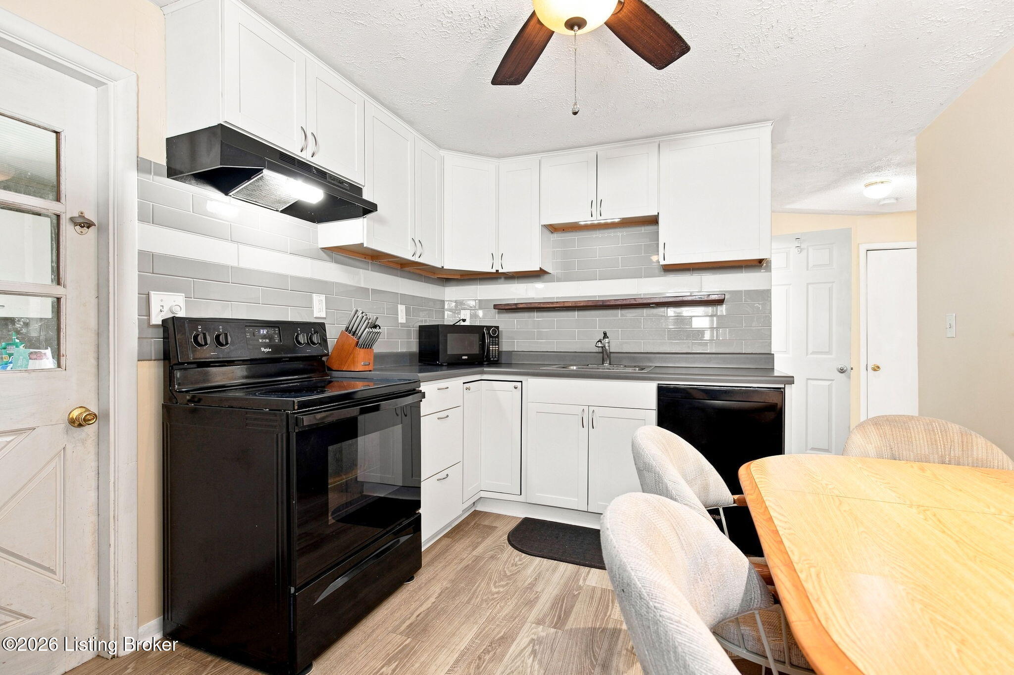 1610 Grove Ave Property Photo 8