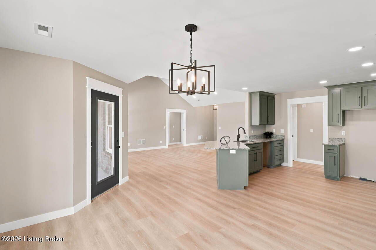 390 Marks Ln Property Photo 8