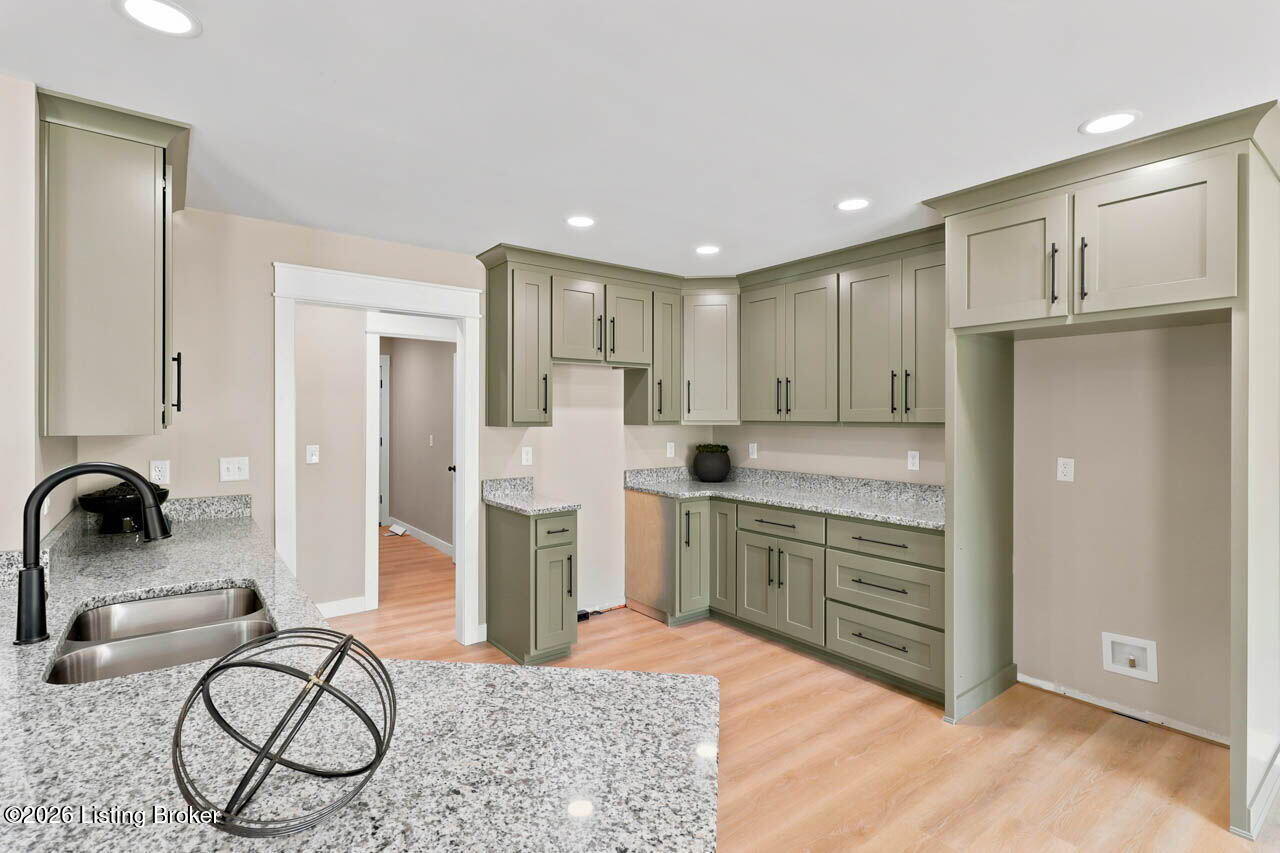 390 Marks Ln Property Photo 10