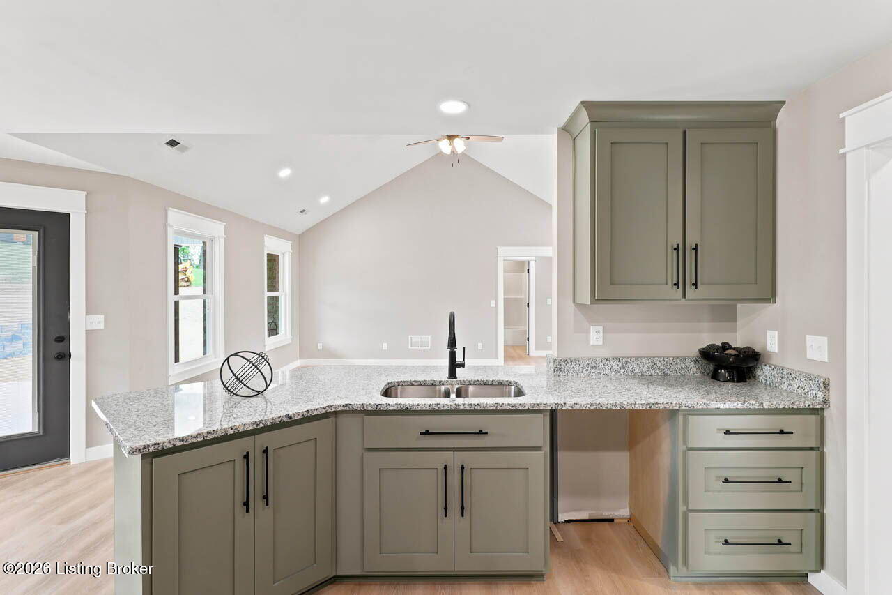 390 Marks Ln Property Photo 12