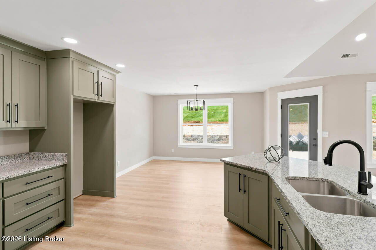 390 Marks Ln Property Photo 13