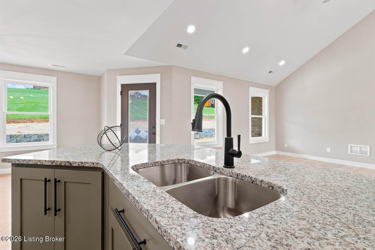 390 Marks Ln Property Photo 14