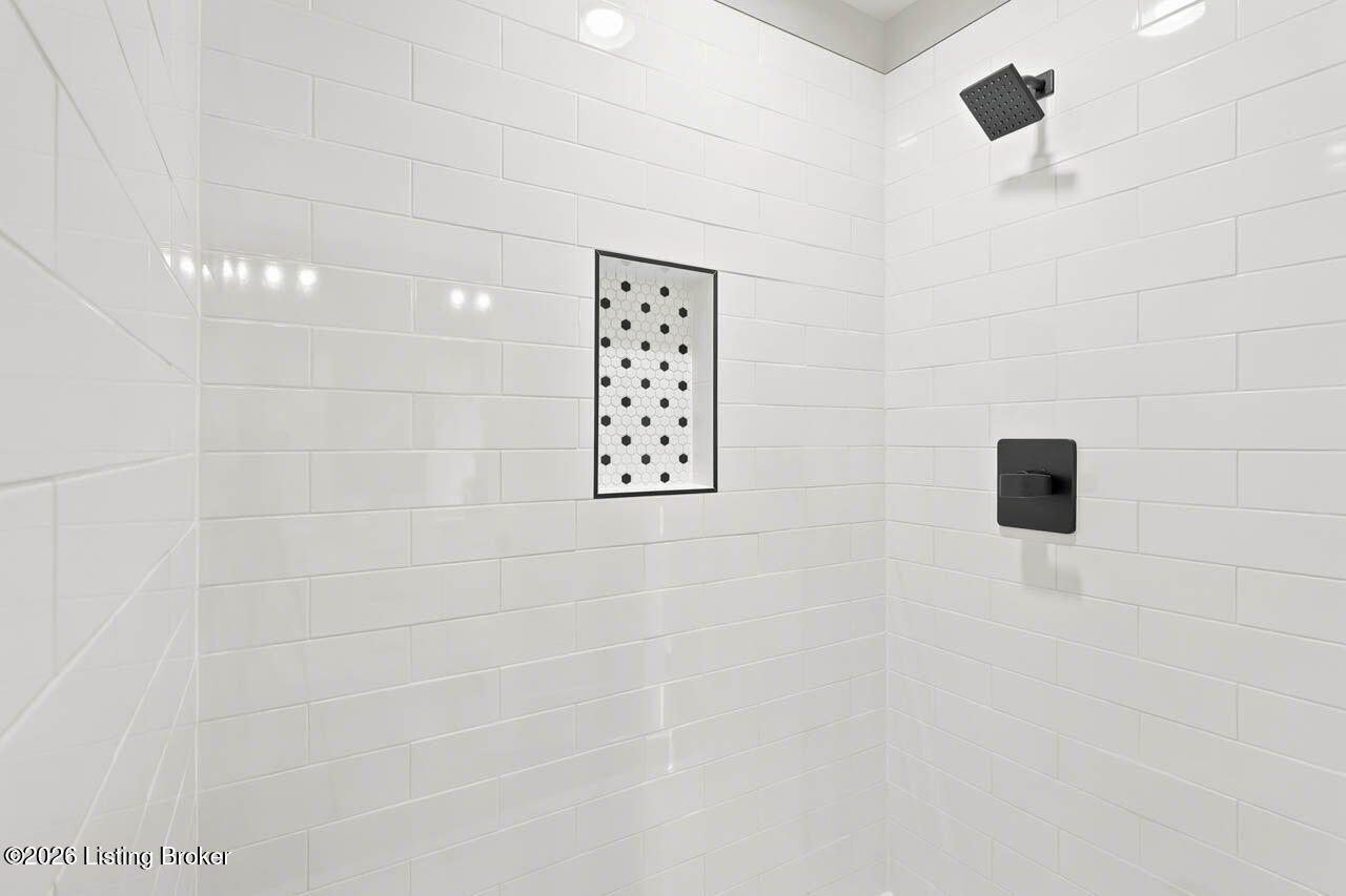 390 Marks Ln Property Photo 22