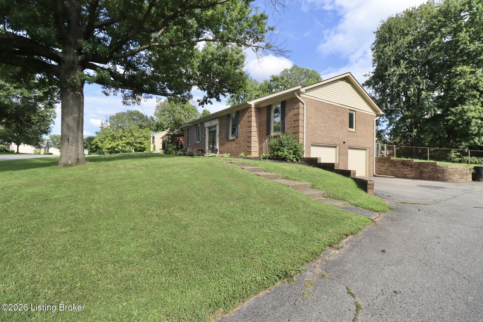 4305 Windy Oaks Rd Property Photo 2