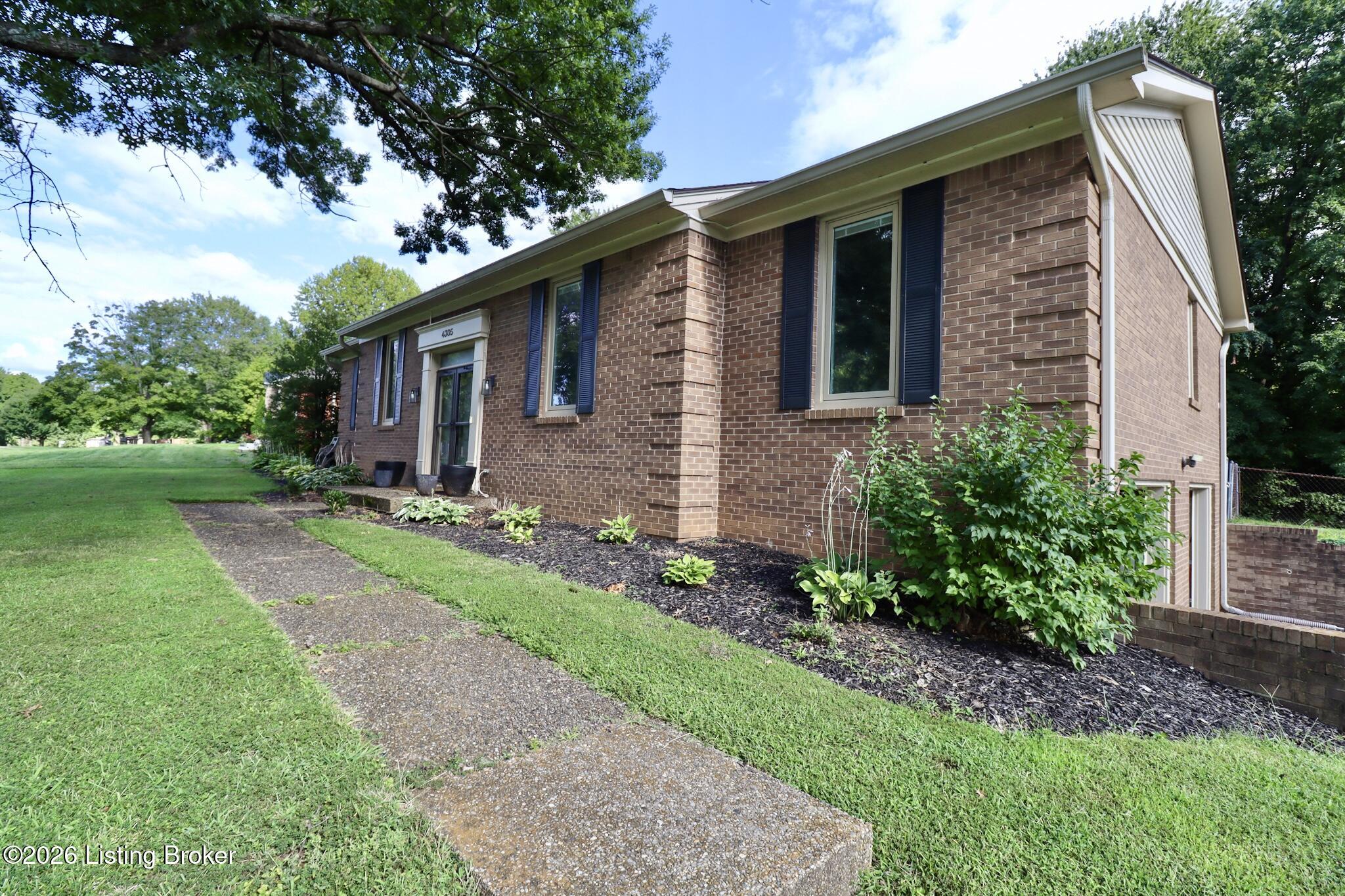 4305 Windy Oaks Rd Property Photo 6