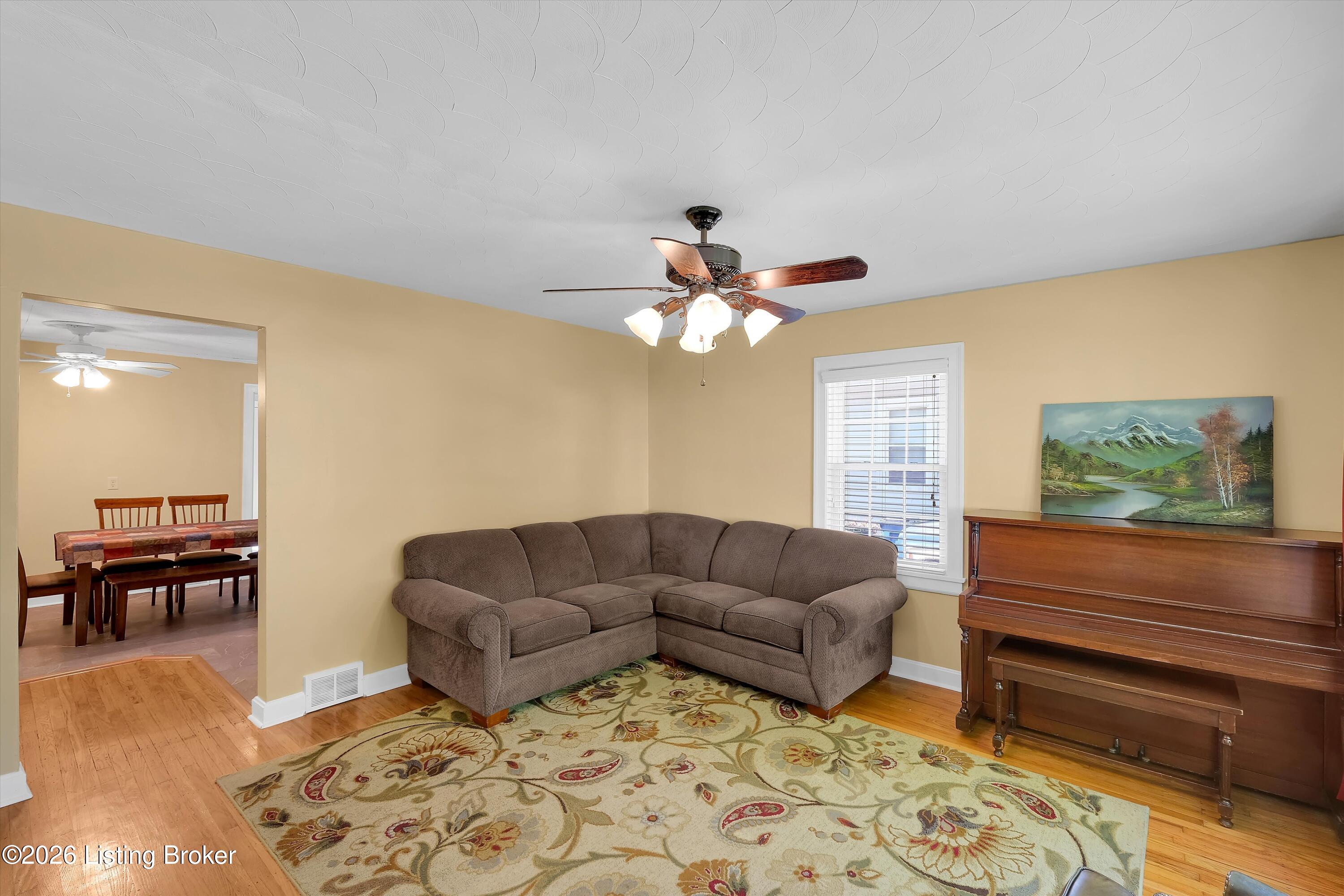 2126 Glenworth Ave Property Photo 8